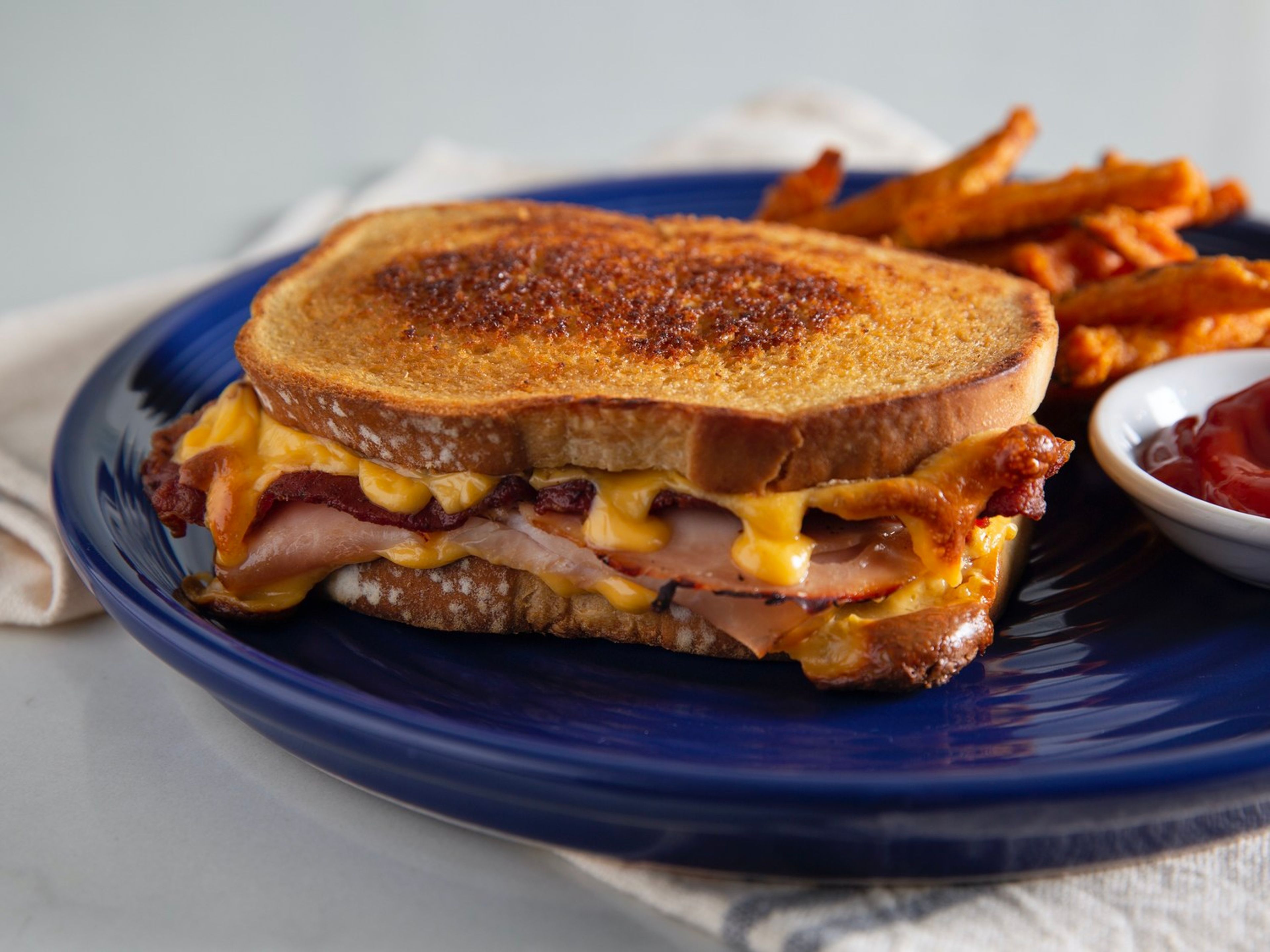 GRILLED CHEESE W/ TURKEY BACON.