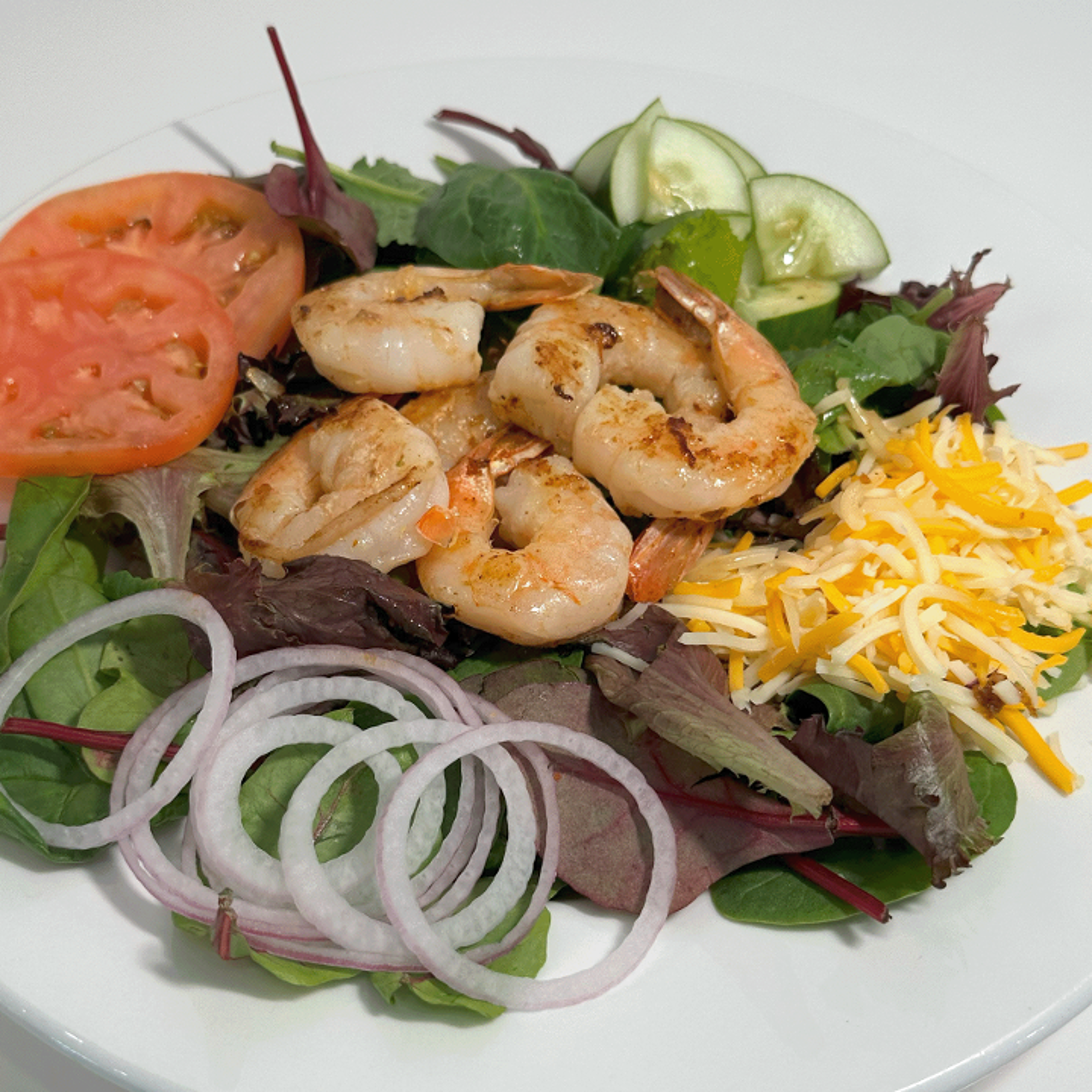 MIXED GREENS SALAD W/ SHRIMP.