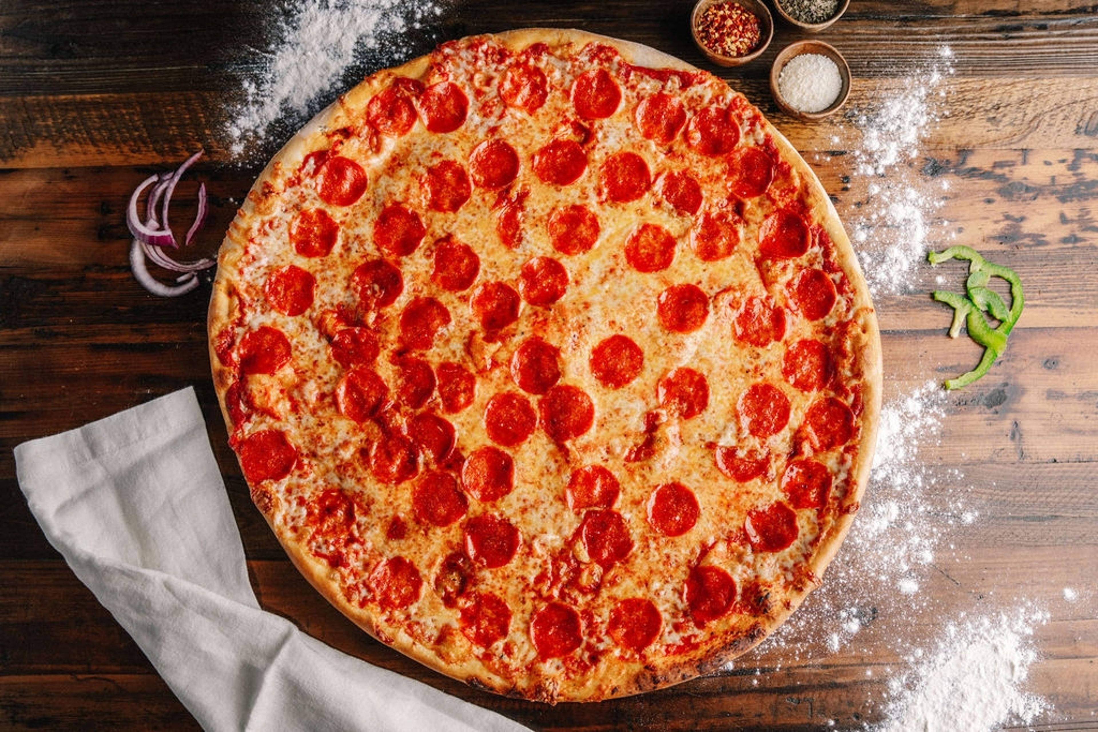 18" Pepperoni Pizza.