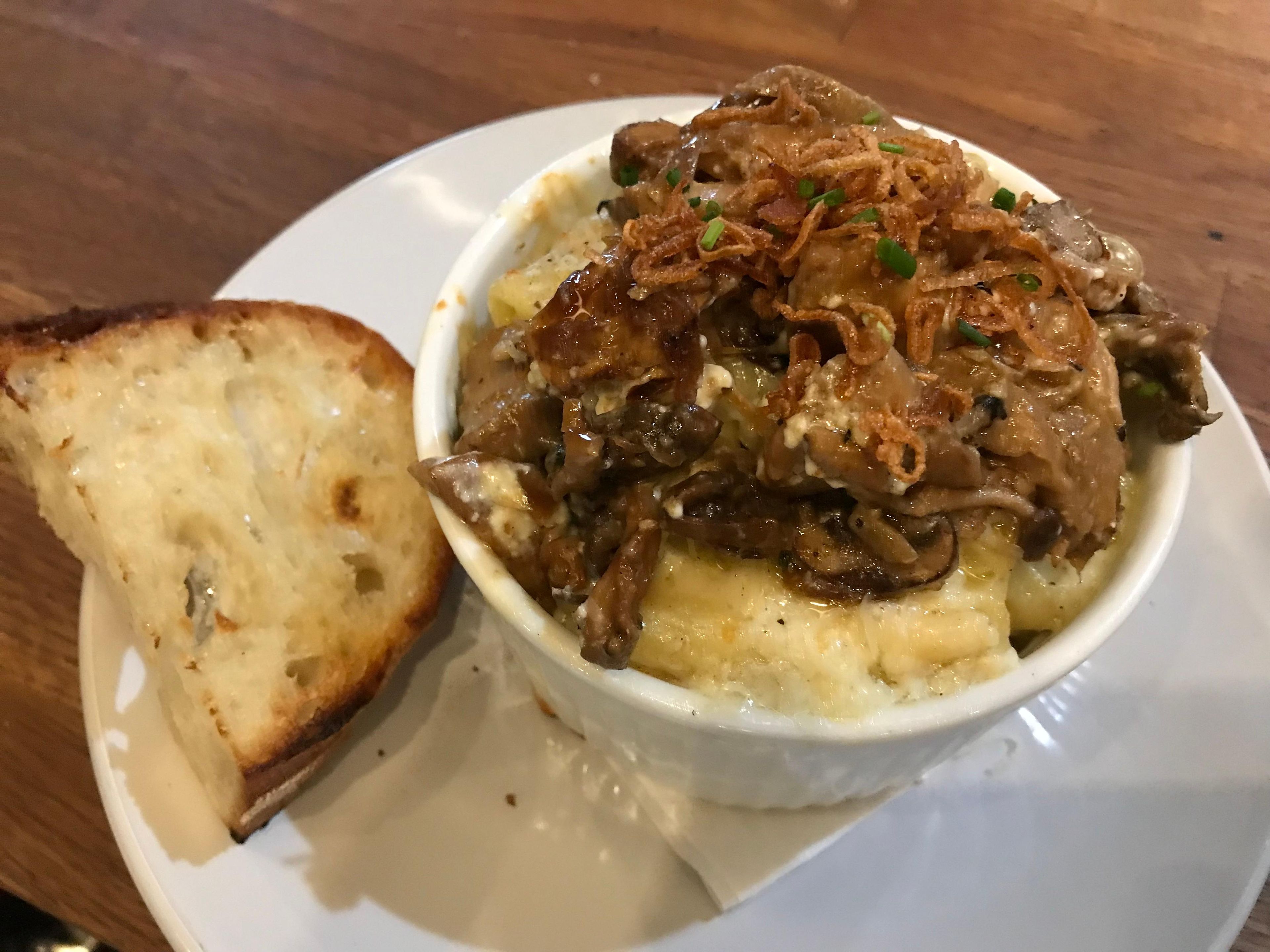 Baked Mac & Cheese (veg).