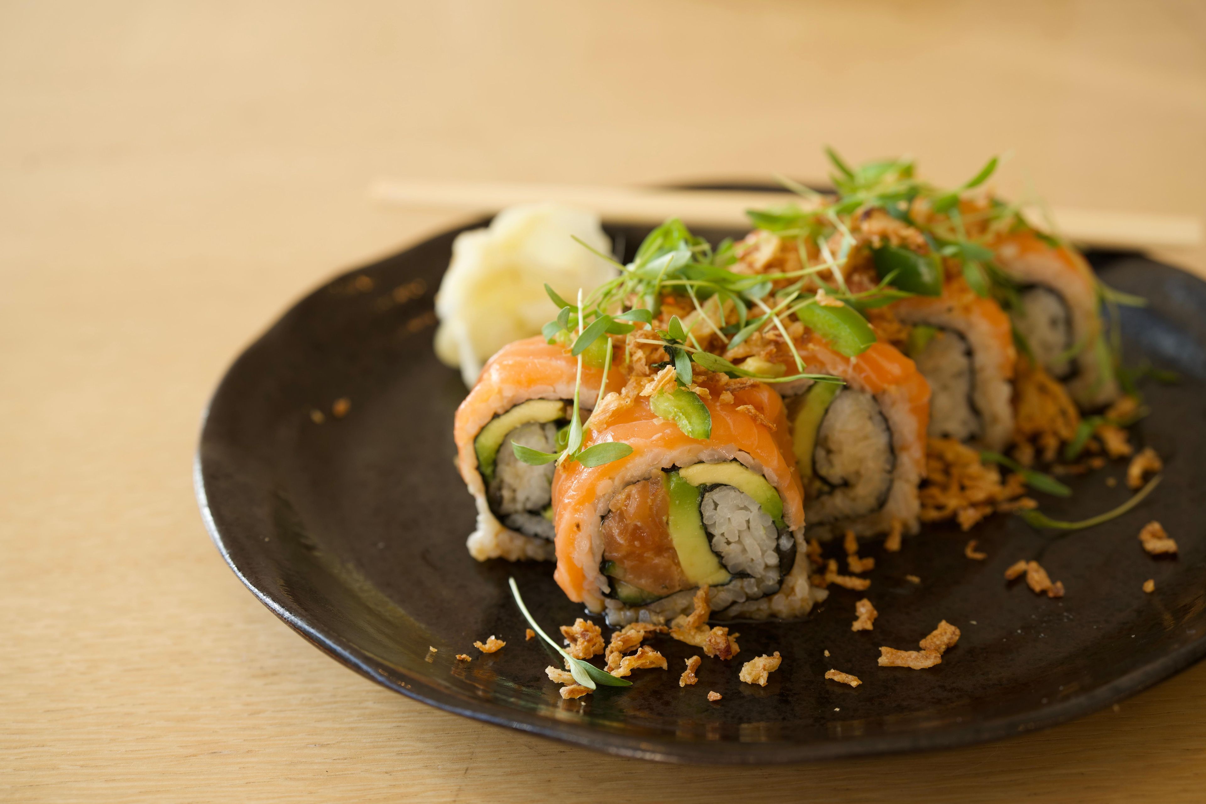 La Jefa Salmon Roll.