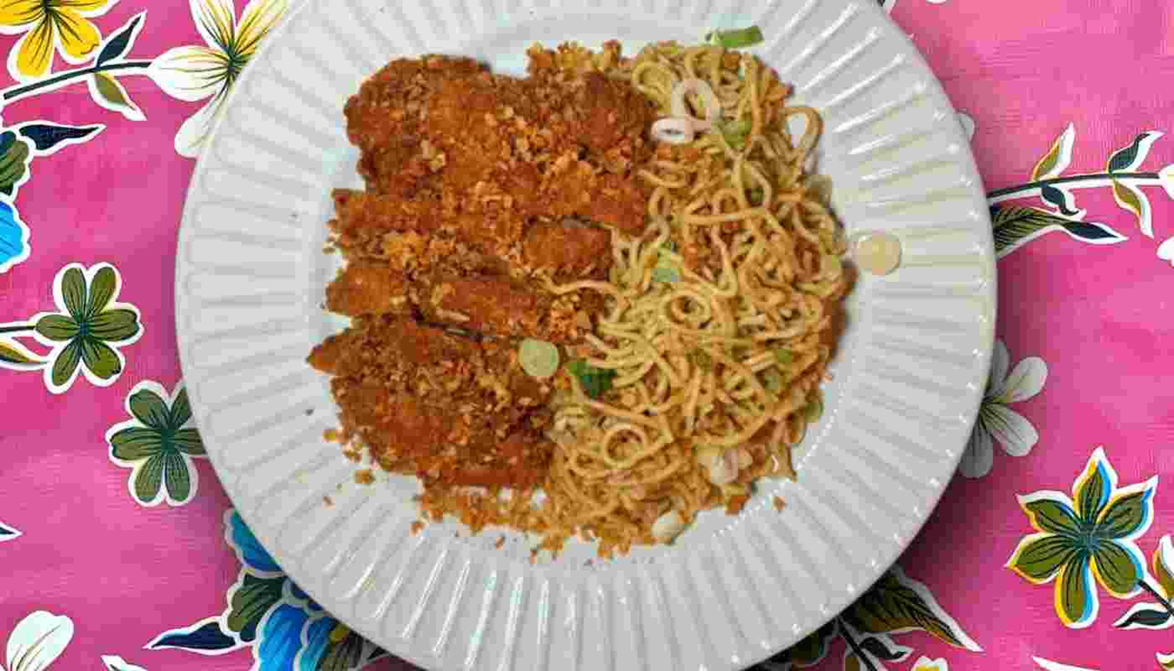 Crispy Chicken with Garlic Noodle.
