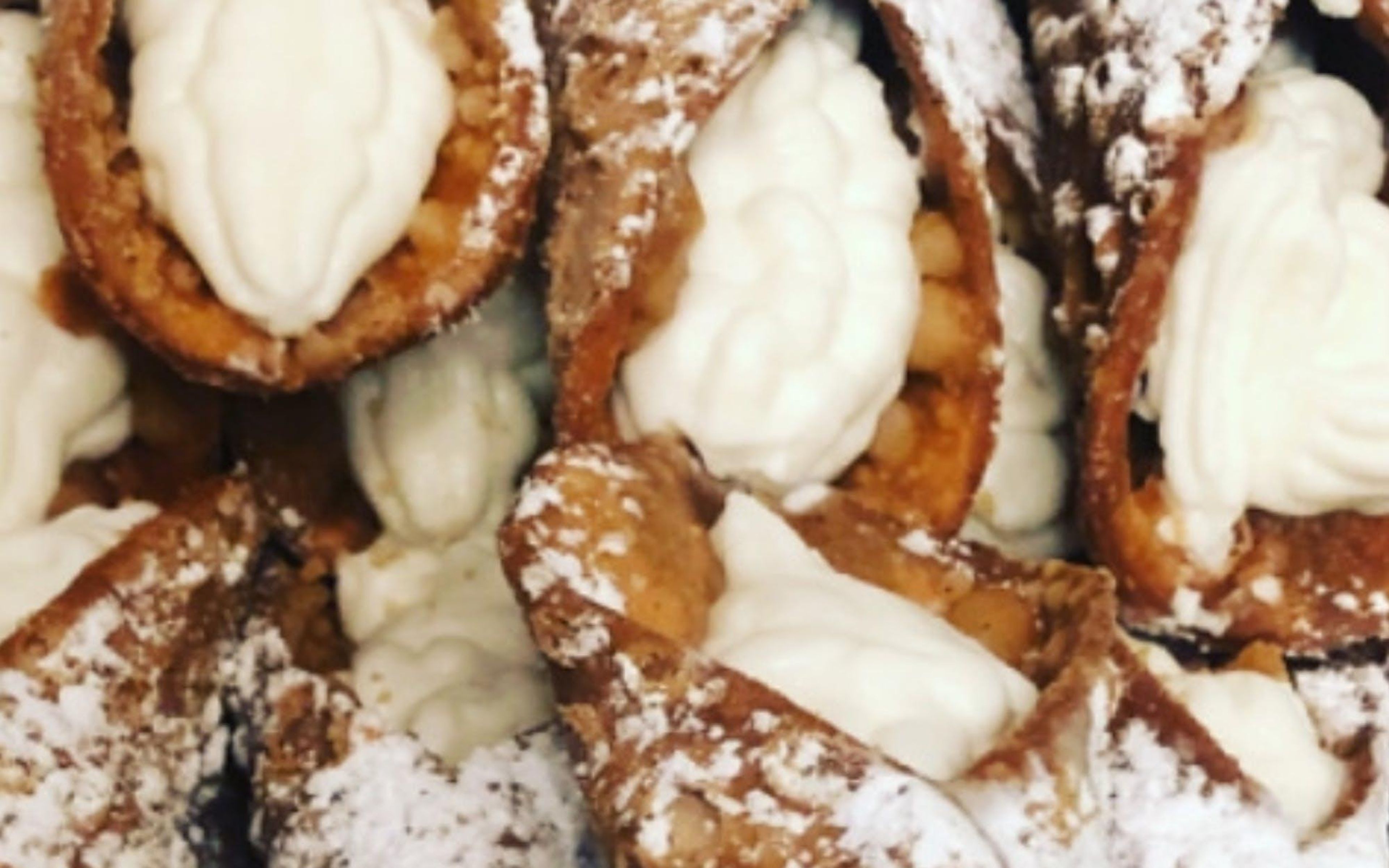 Dozen Cannoli Catering.