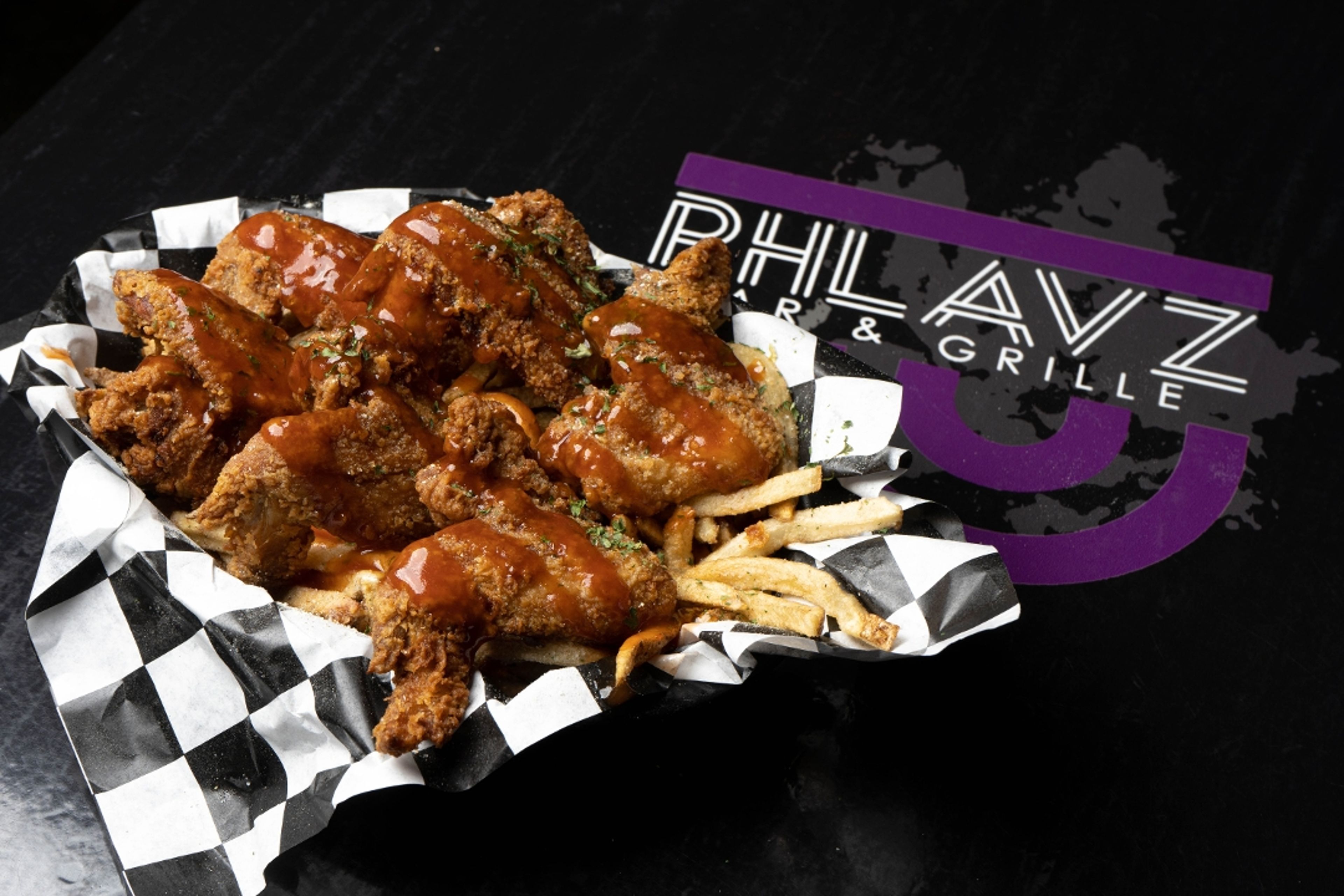 Fried Chicken Wings w/ Friez.