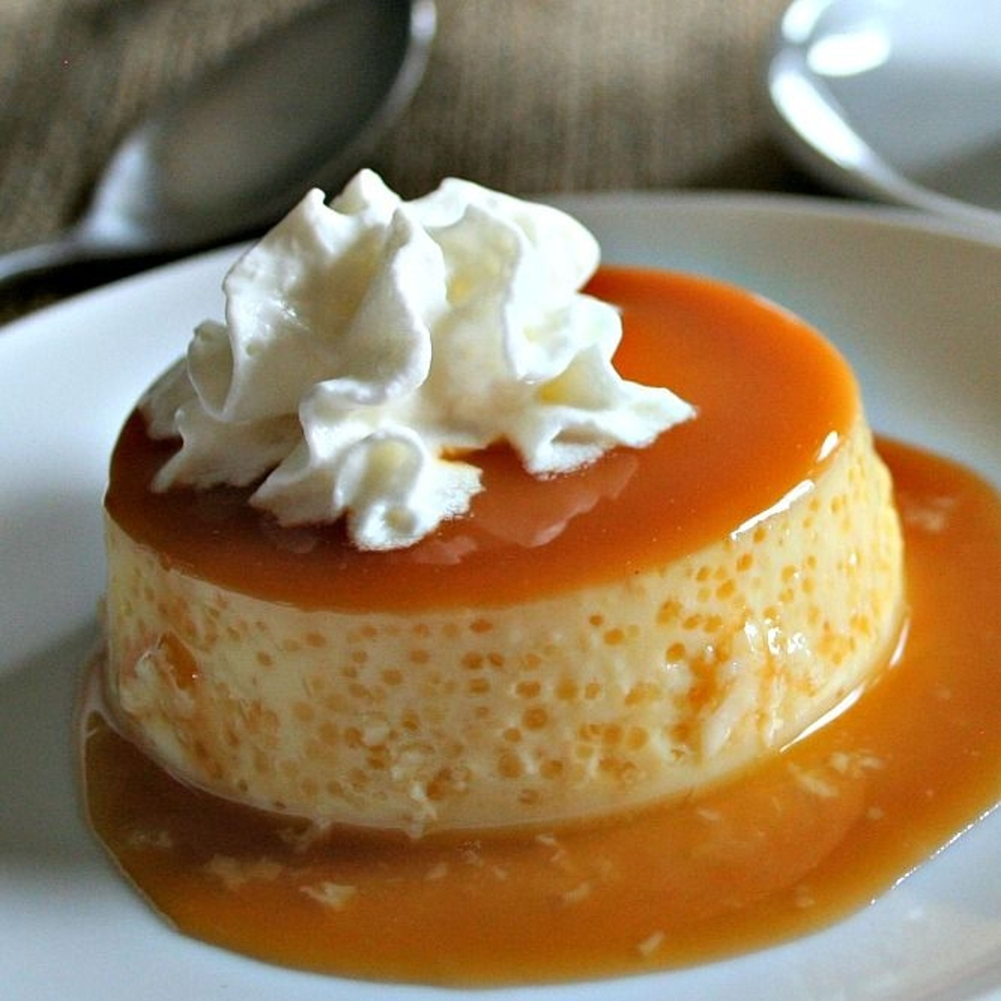 Flan w/ 1 scoop of ice cream.