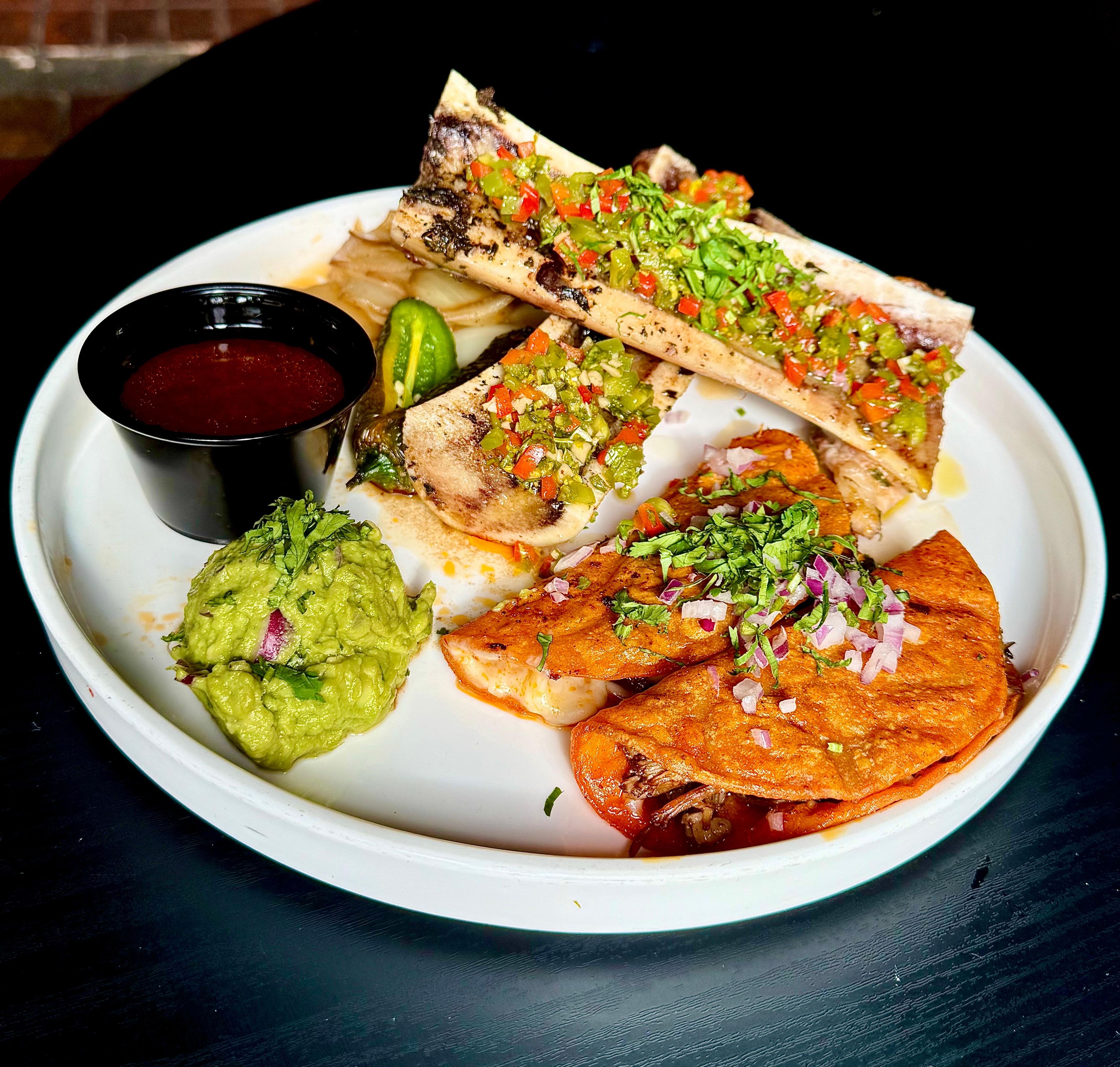 Birria y bone marrow.