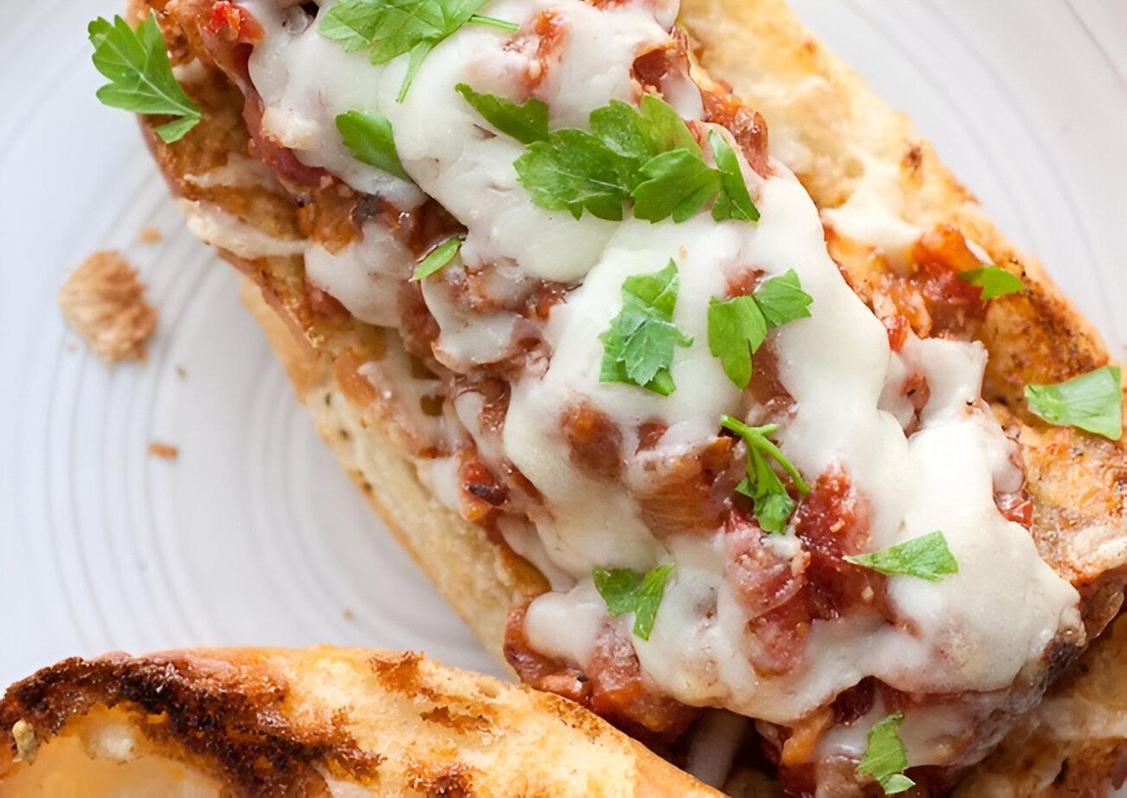 Cheesy garlic bbread.