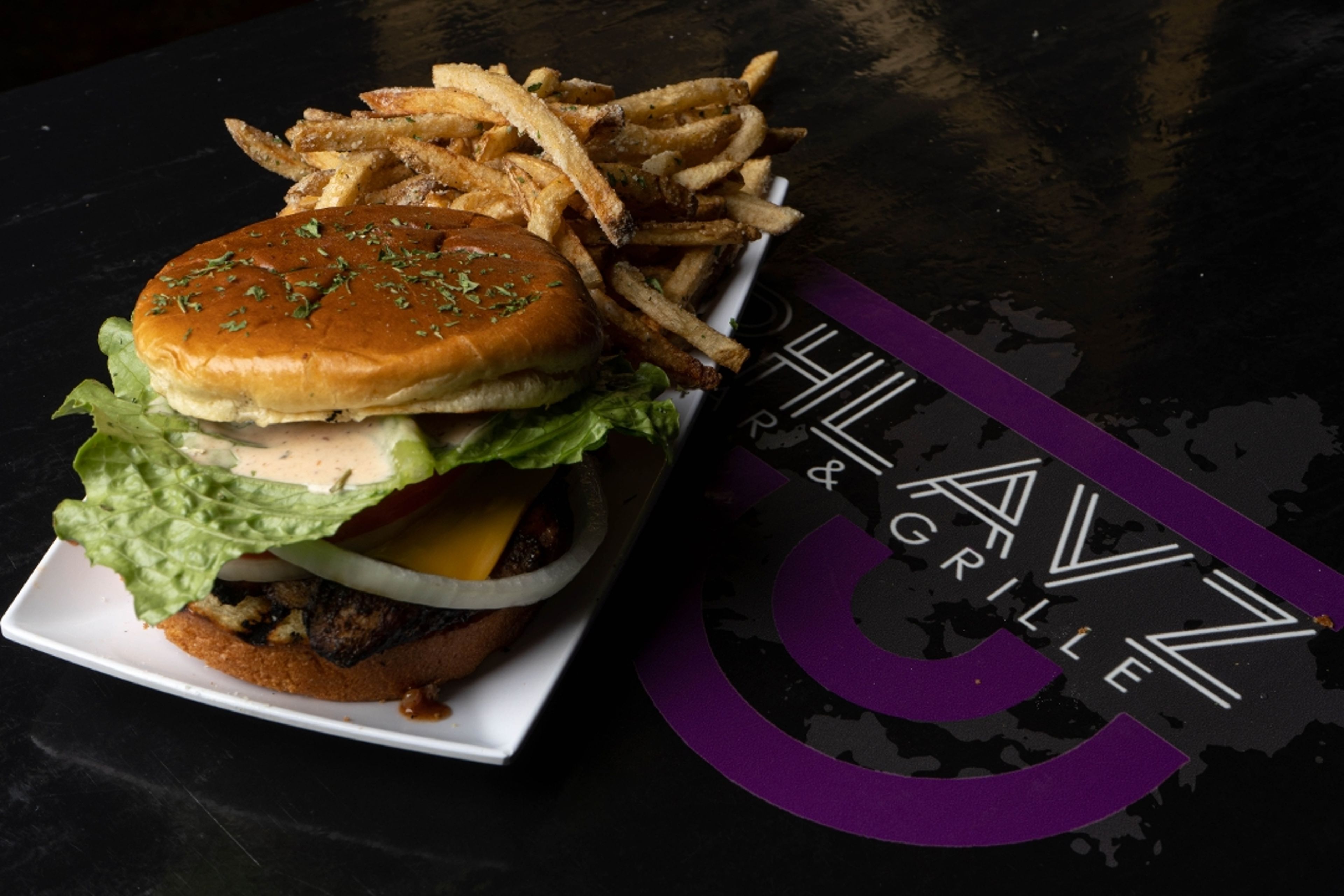 Jerk Chicken Sammich w/Friez.