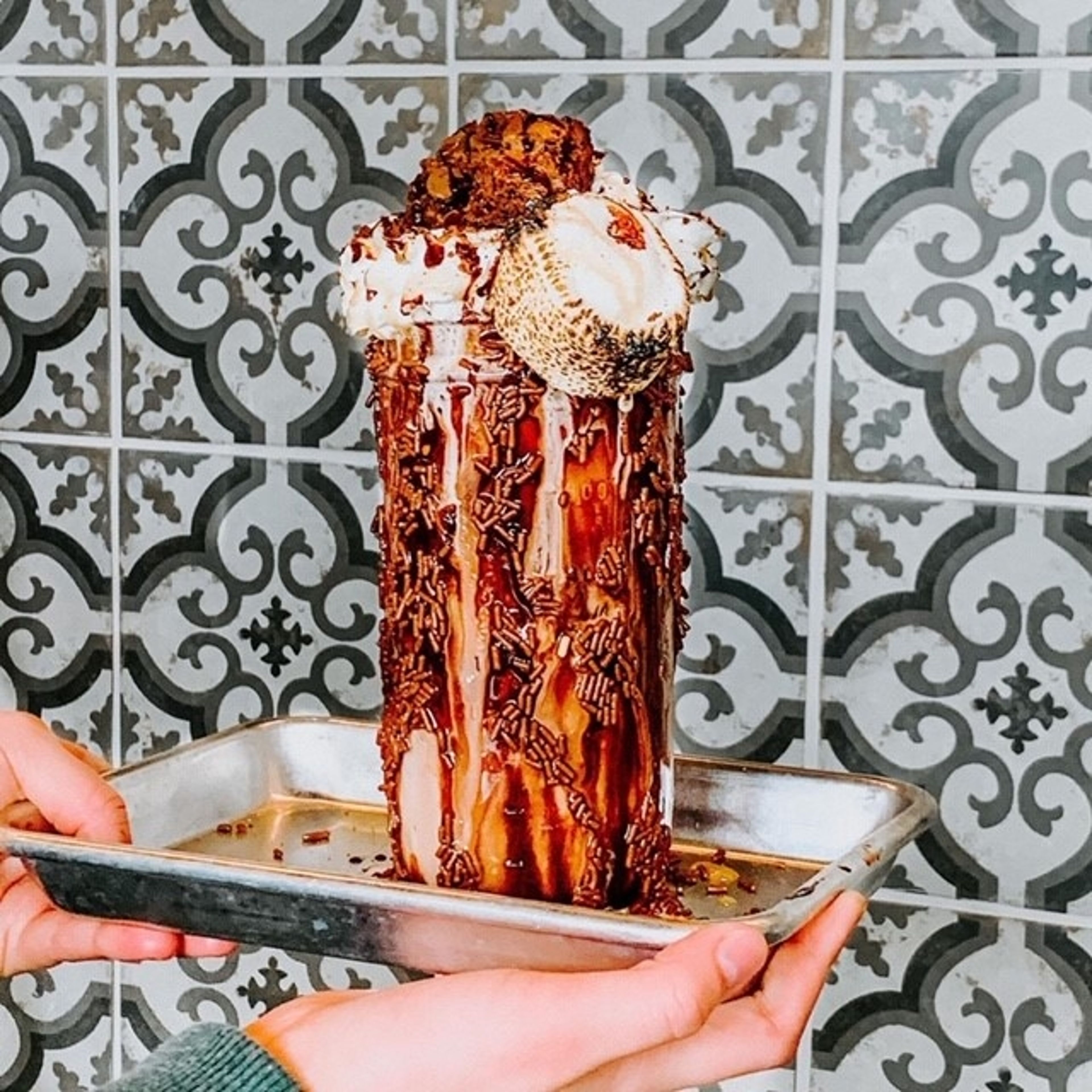 BROWNIE CHIKI WOW WOW.