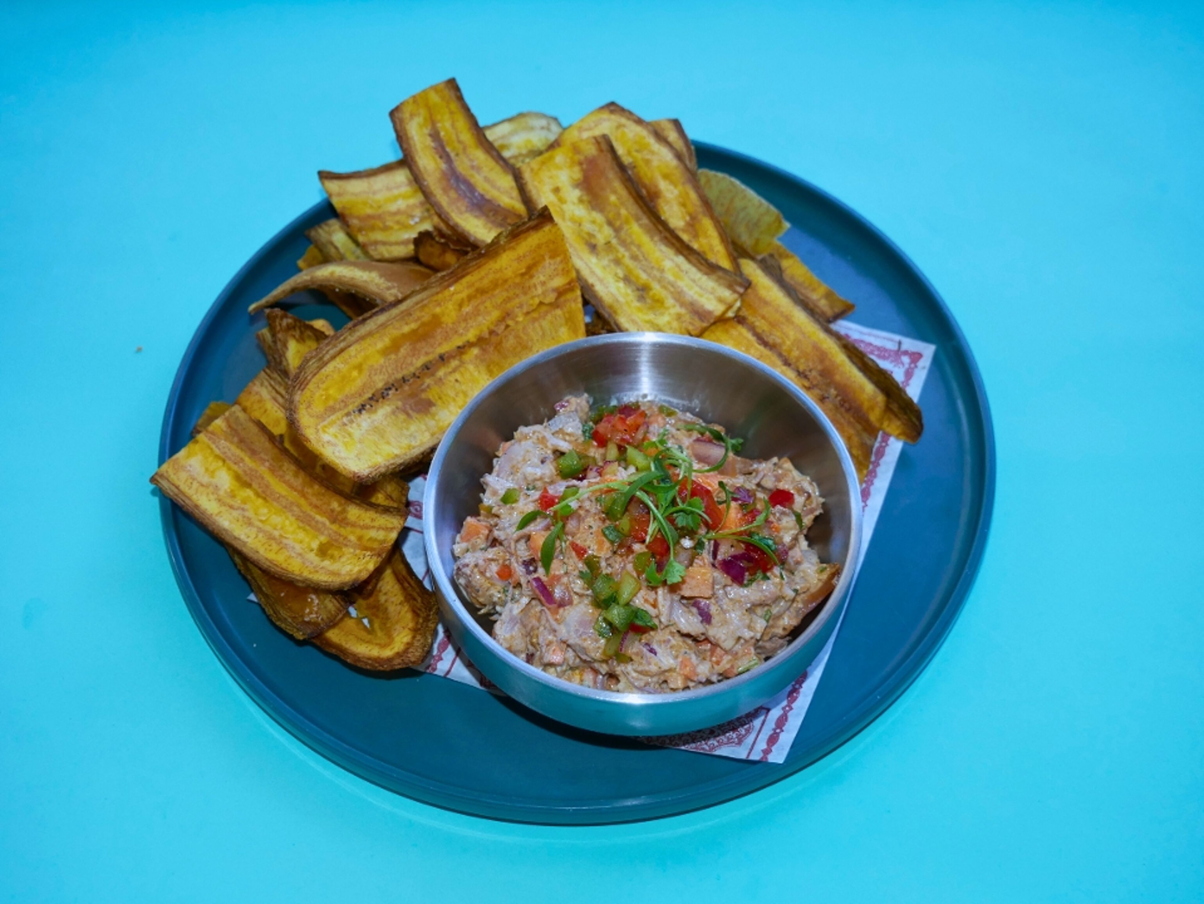 PLANTAIN CHIPS & DIP.