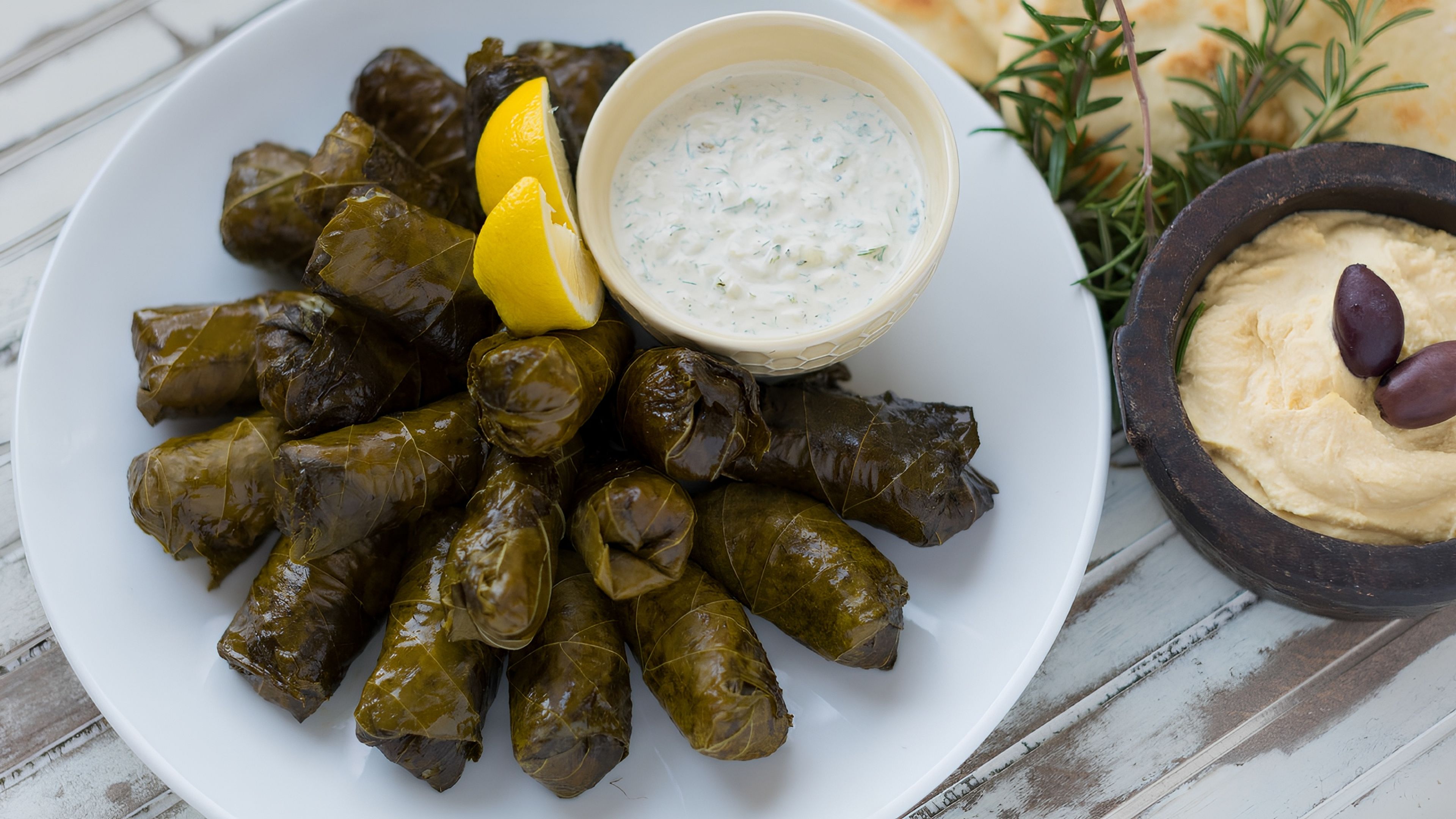 GRAPE LEAVES "DOLMADES" (8PCS) & PITA BREAD