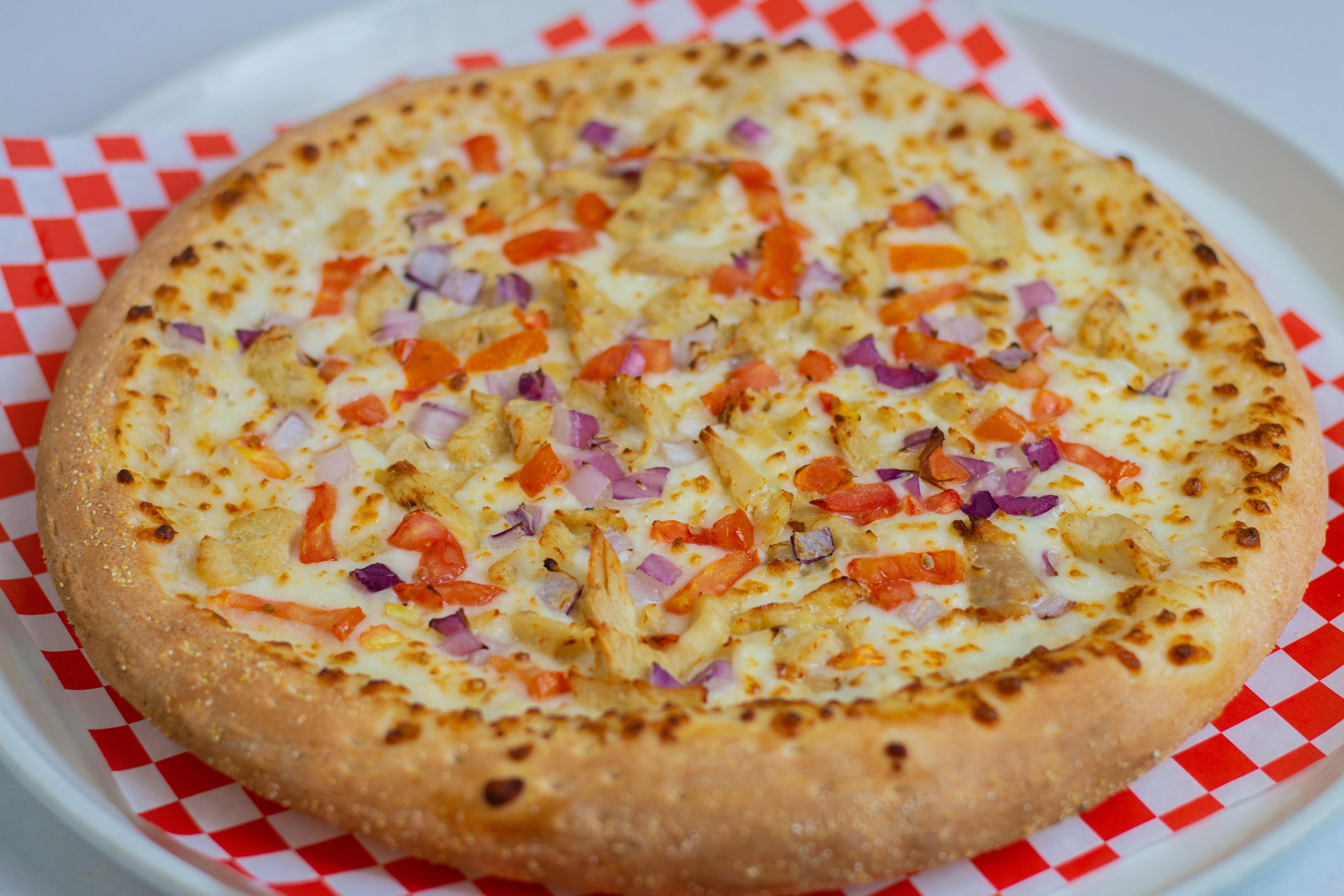 14" Garlic Chicken Pizza.