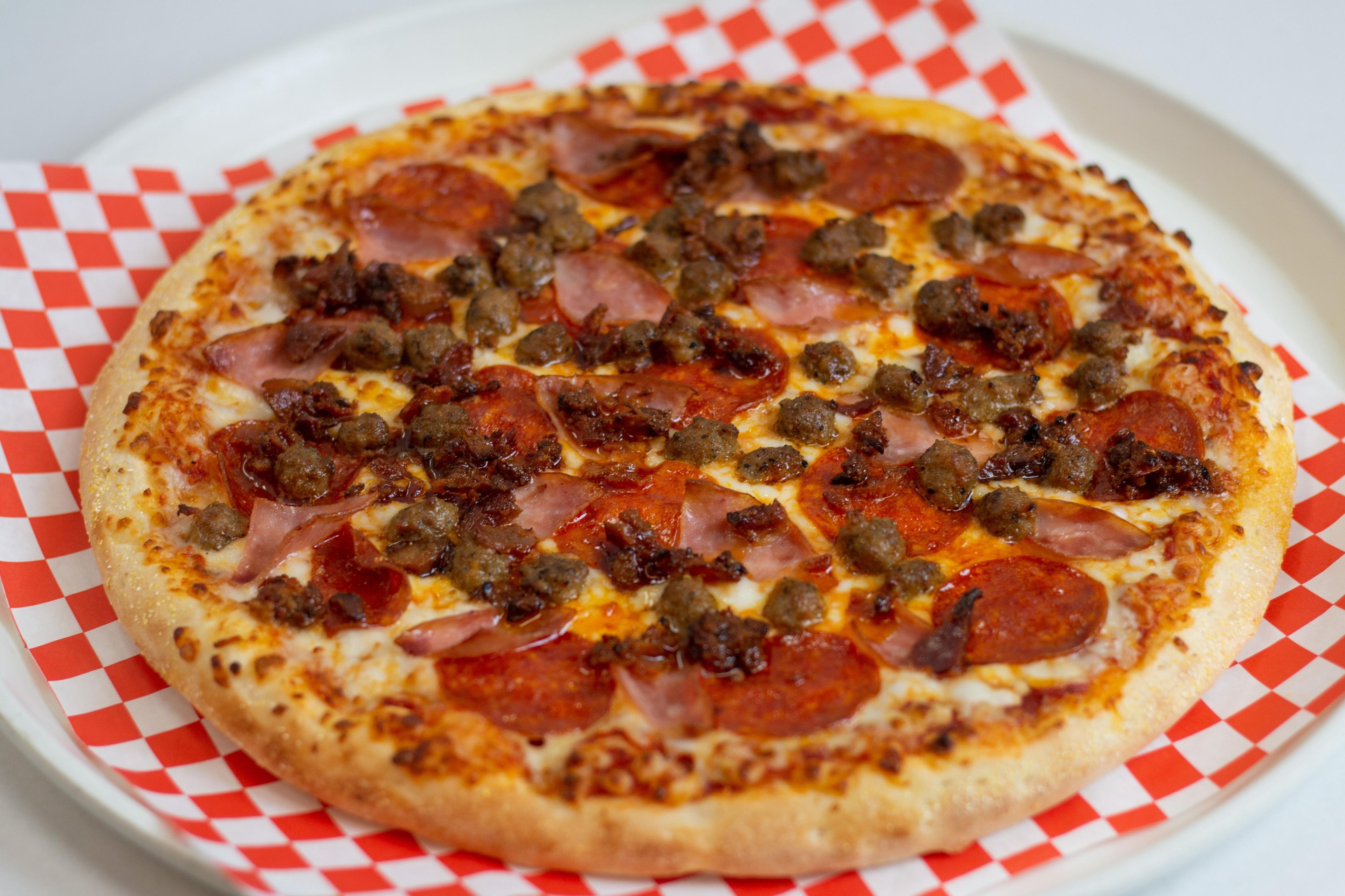 14" Meateater Pizza.