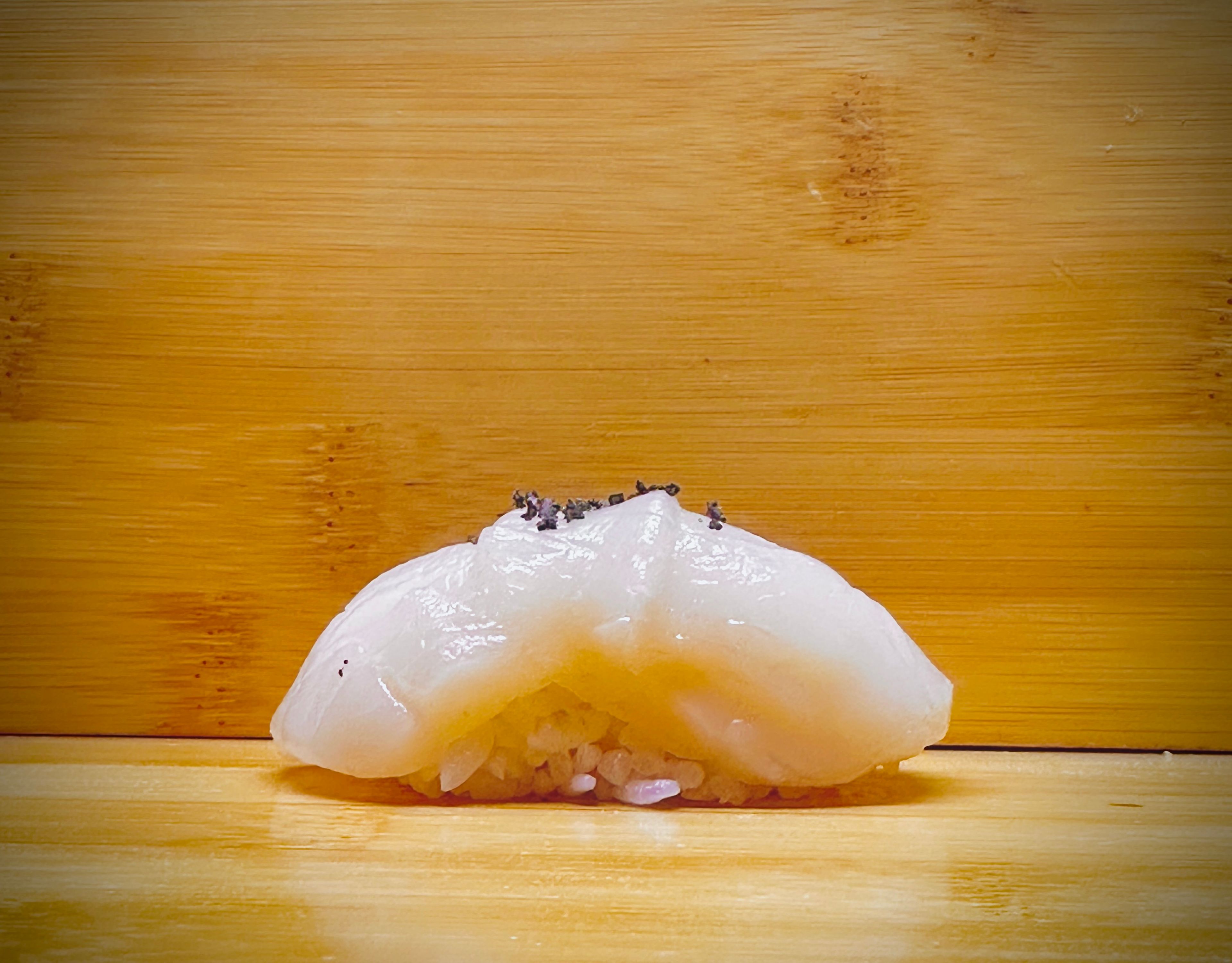 Nama Hotate Shio Sushi.