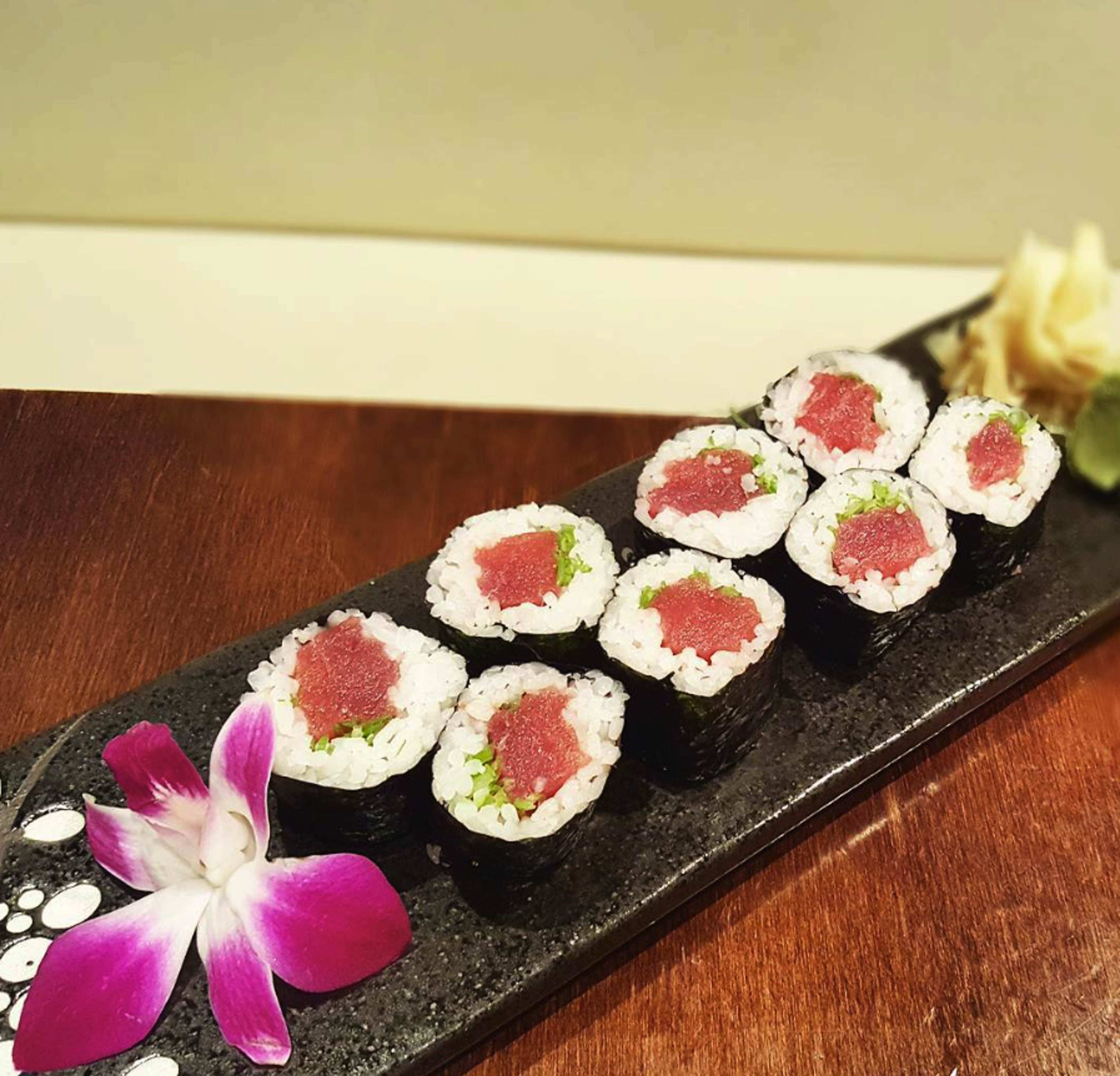 Blue Fin Tuna & Scallion Maki.