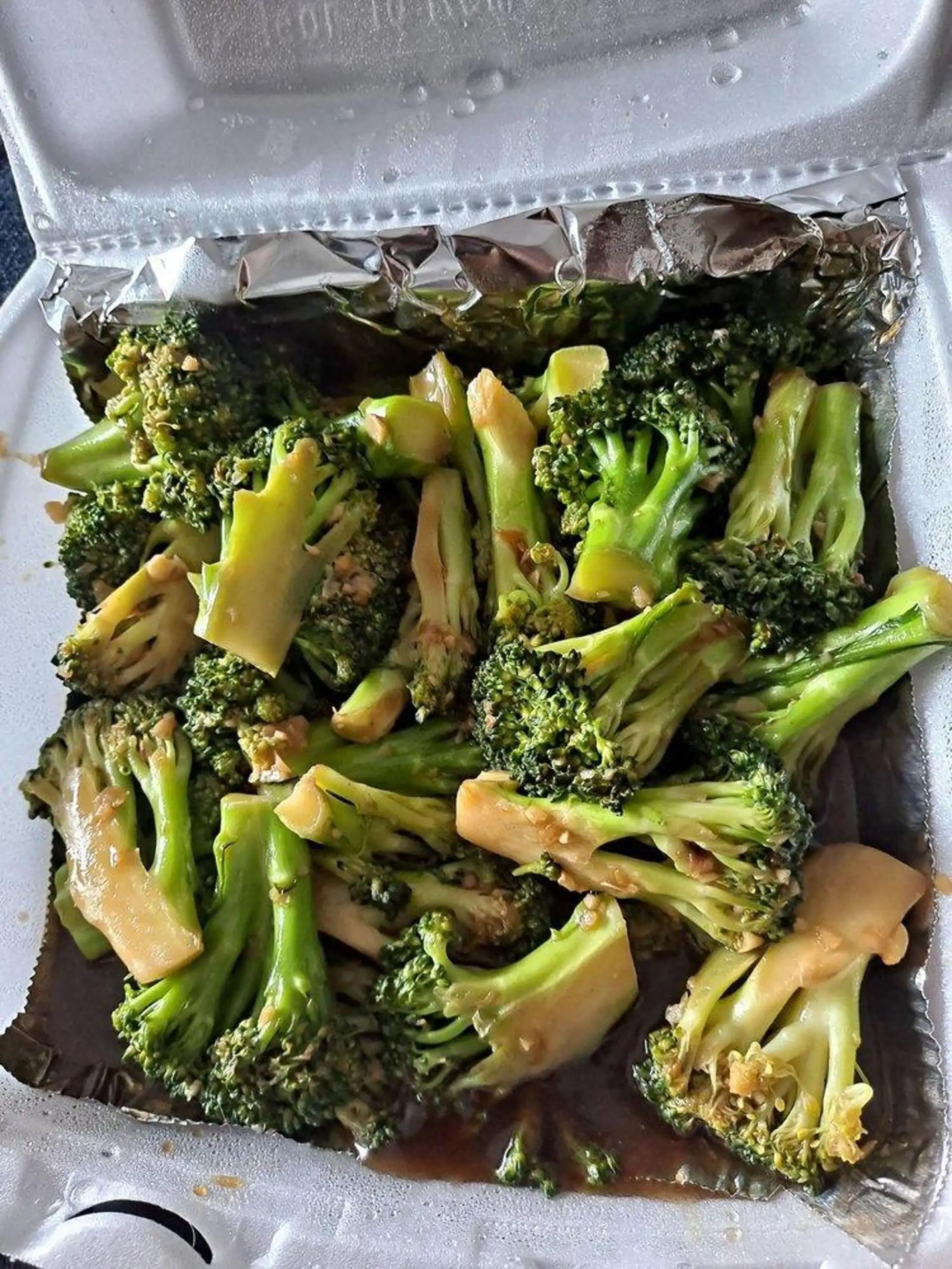Broccoli in Garlic Sauce.