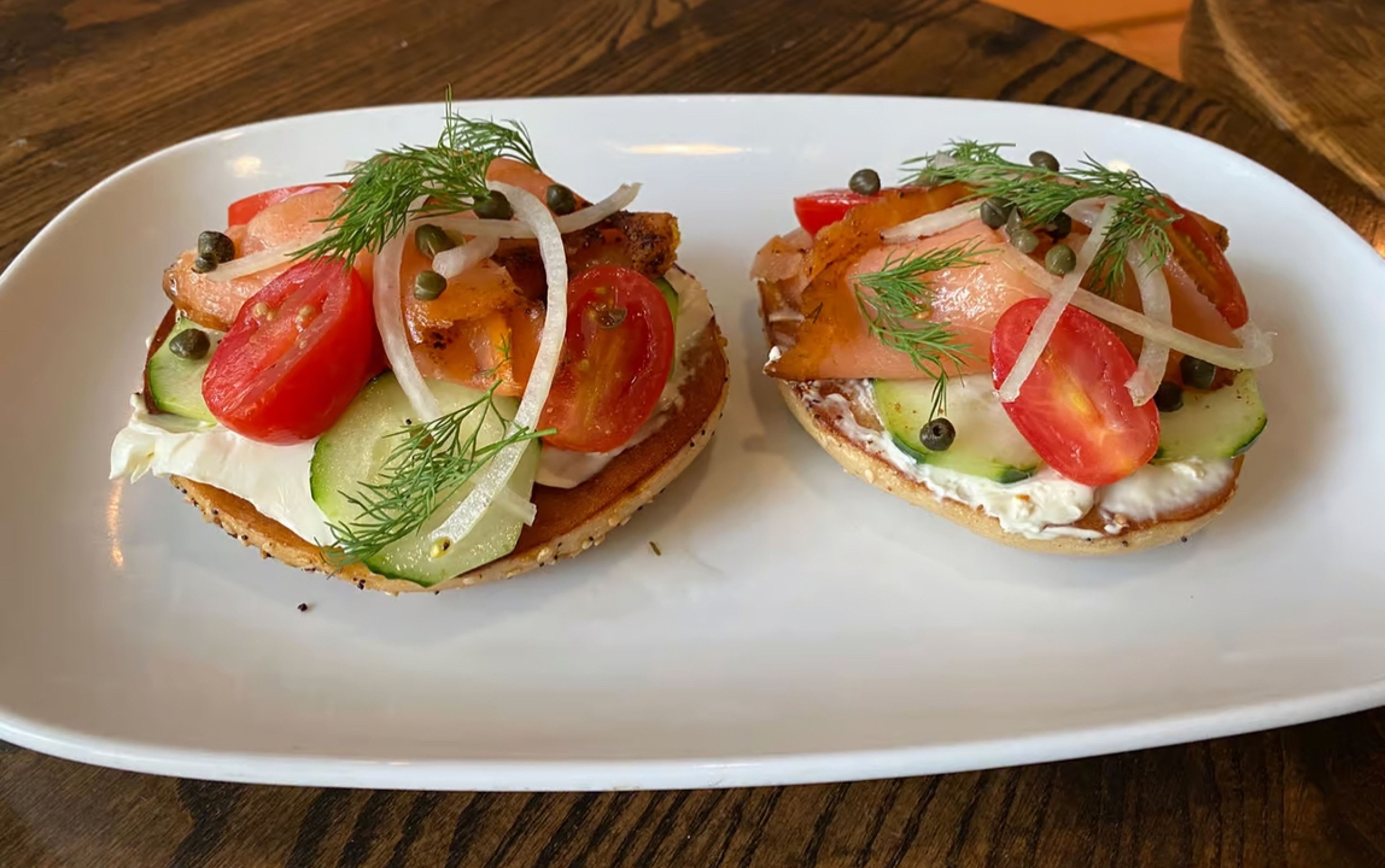 SALMON BAGEL PLATE.