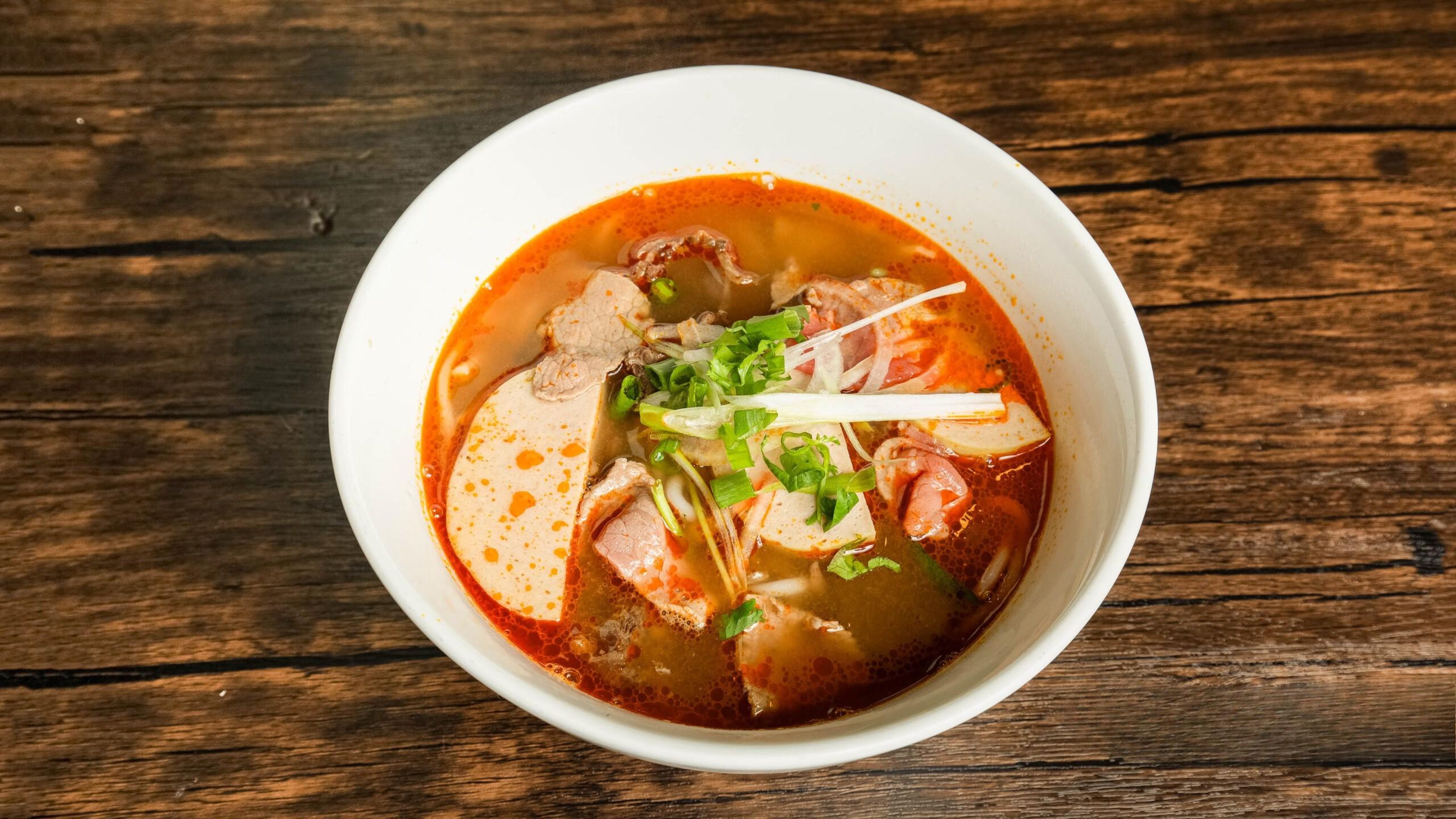 P5. Vietnamese Spicy Noodle Soup - Bun Bo Hue.
