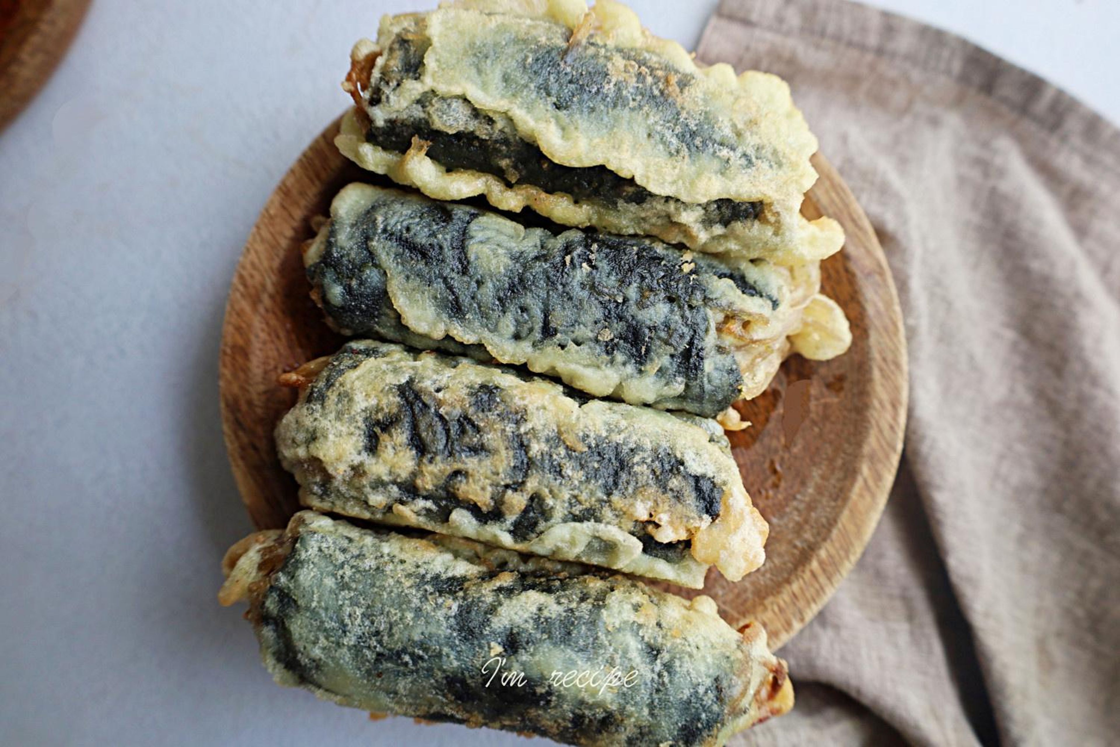 Kimmari (Fried Seaweed Roll) 3 per order.