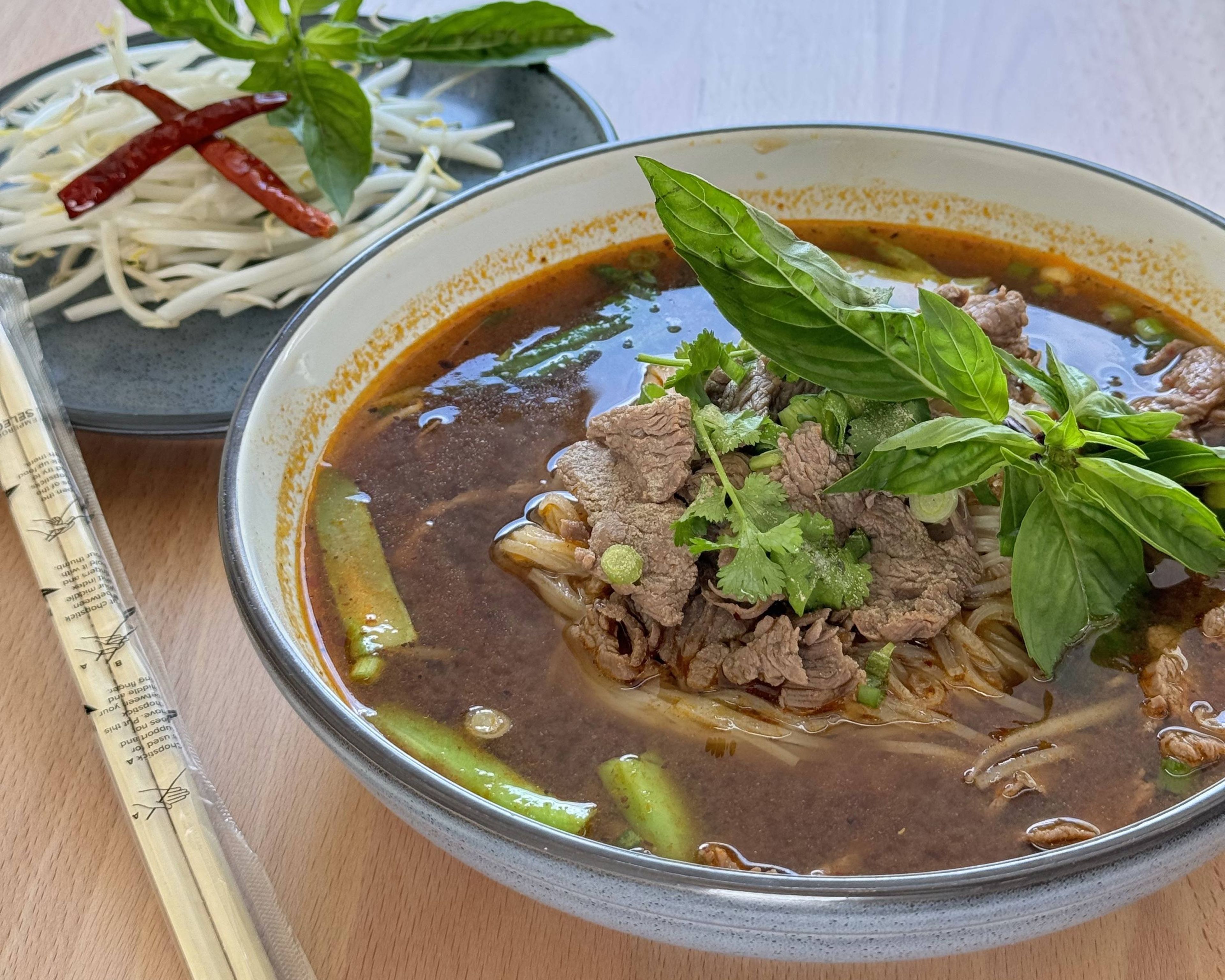 Beef Noodle Soup (ก๋วยเตี๋ยวเนื้อ).