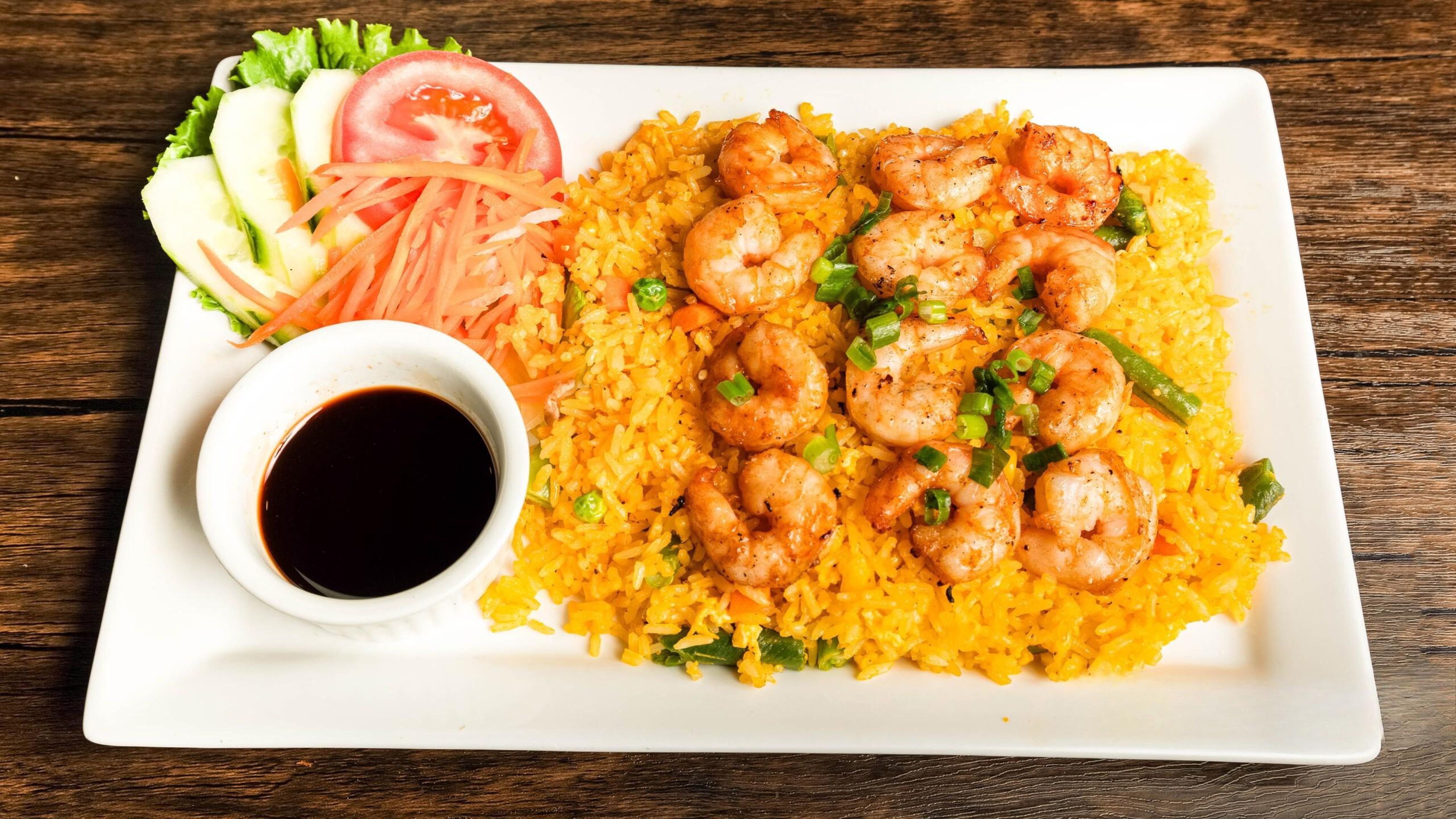 C7. Com Chien Tom - Shrimp Fried Rice.