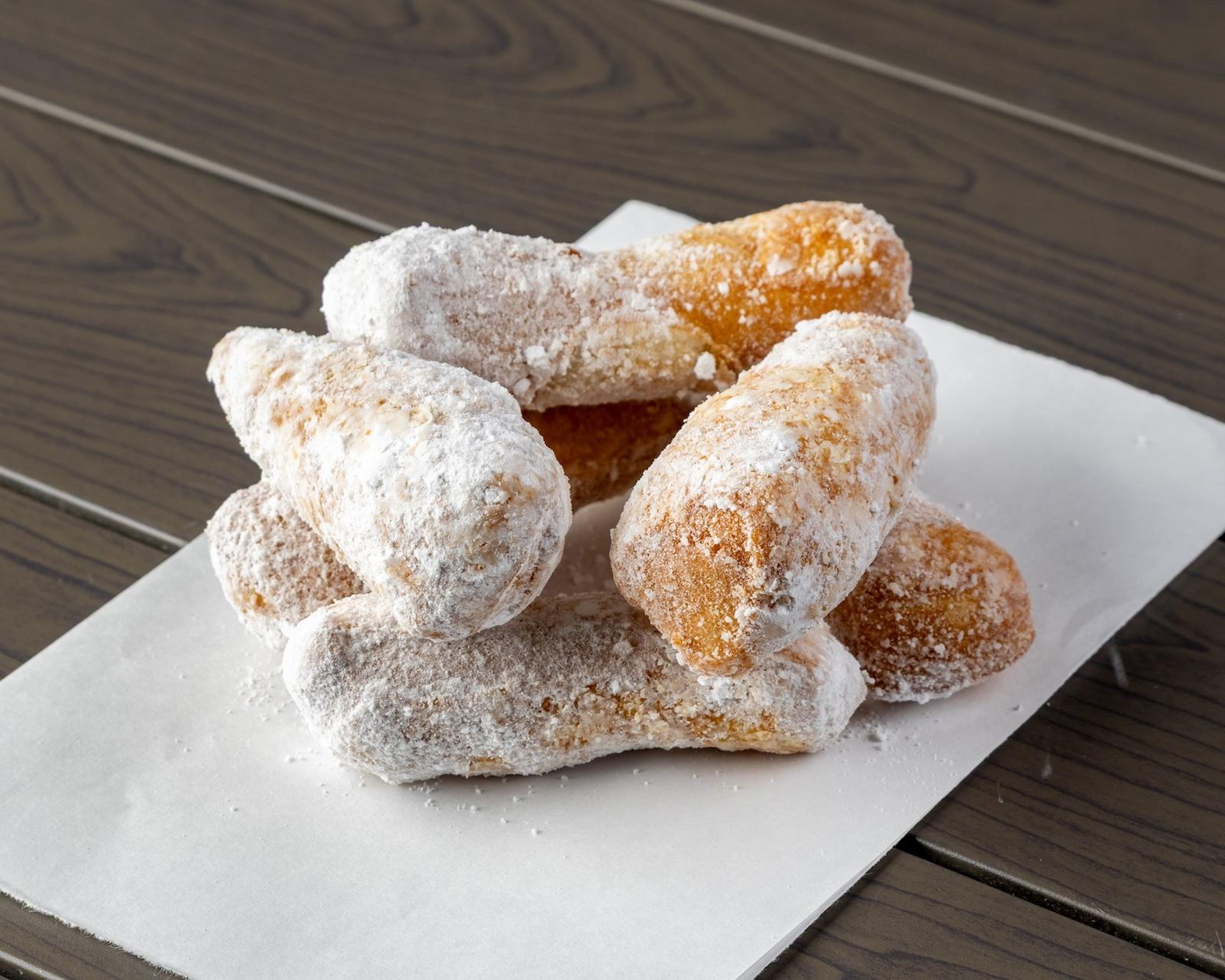 12 Zeppolis.