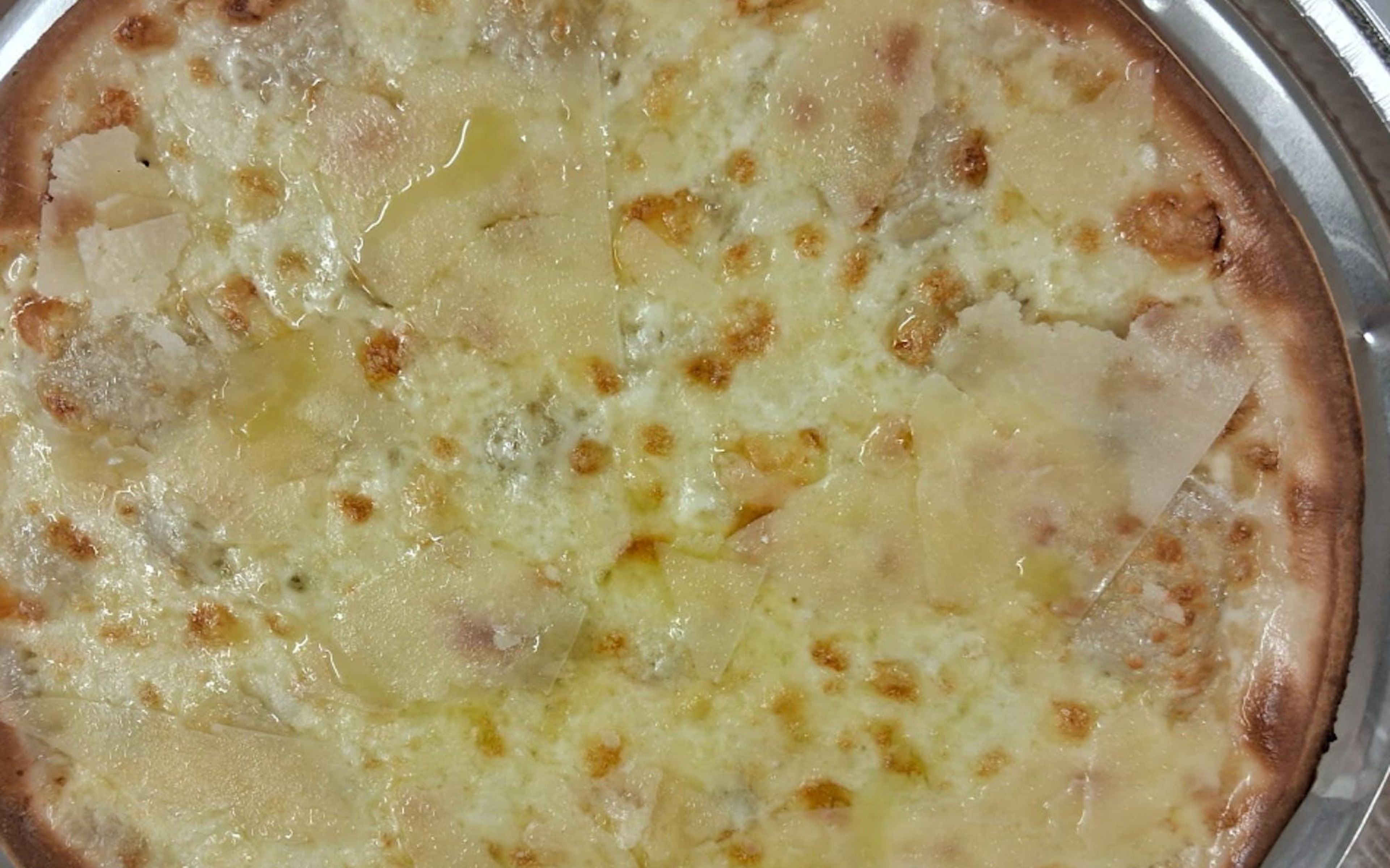 GF Quattro Formaggi Pizza.