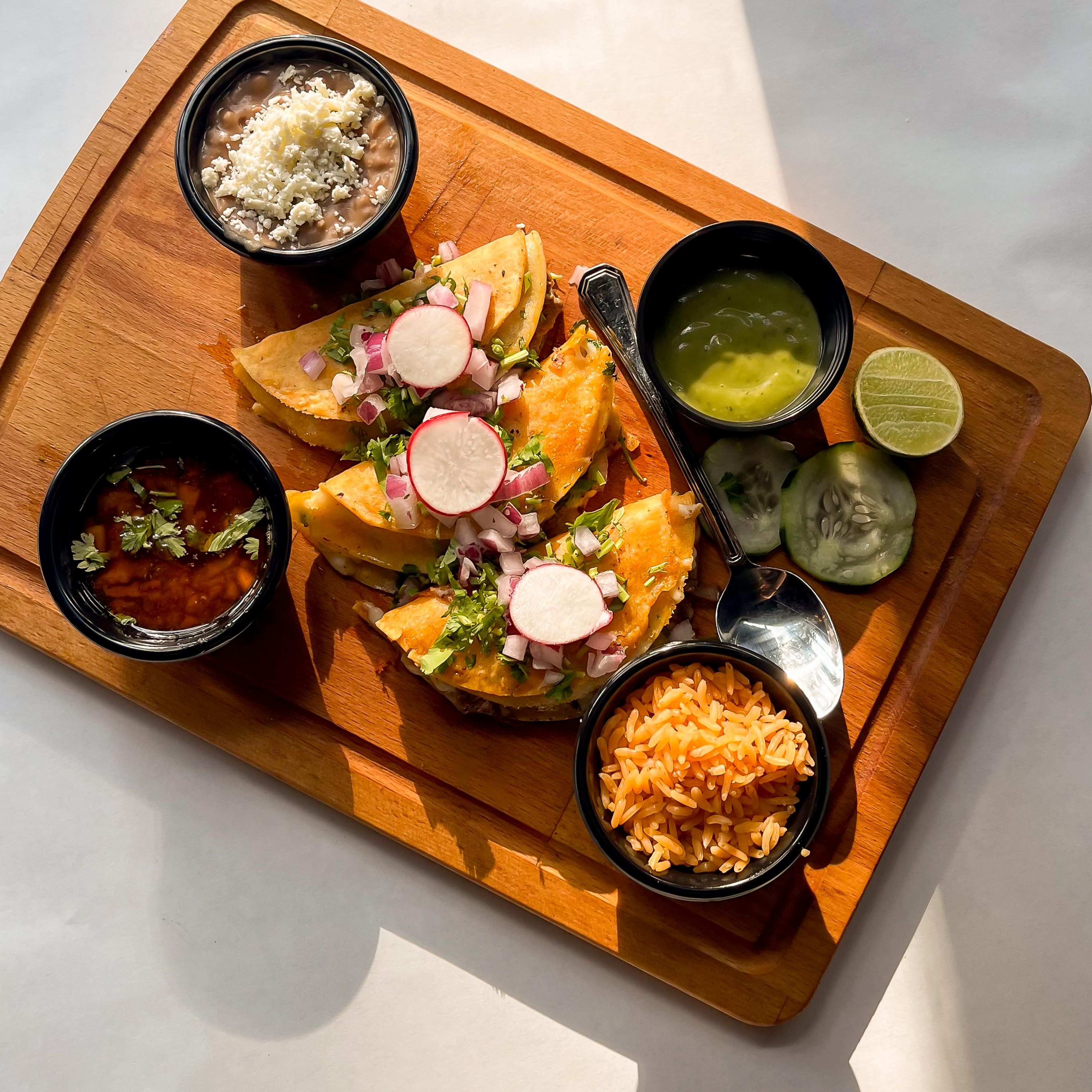 Quesabirrias de Res.