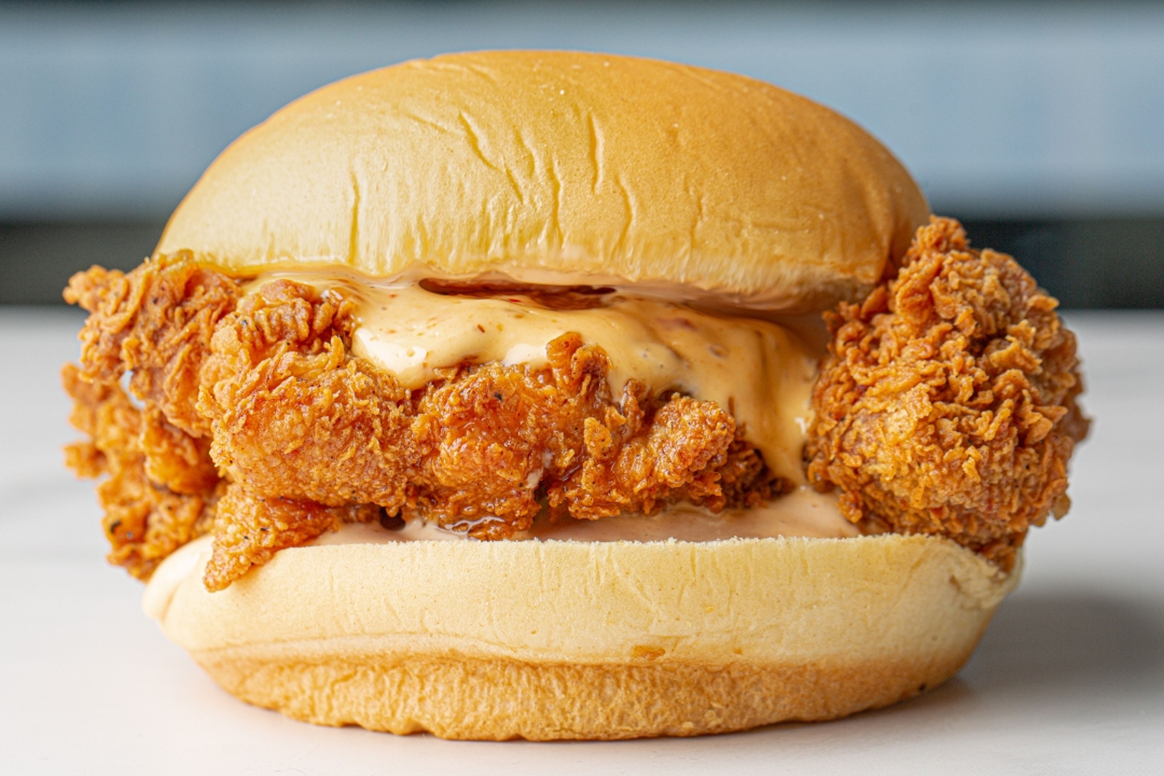 CLASSIC CHICKEN SANDWICH.