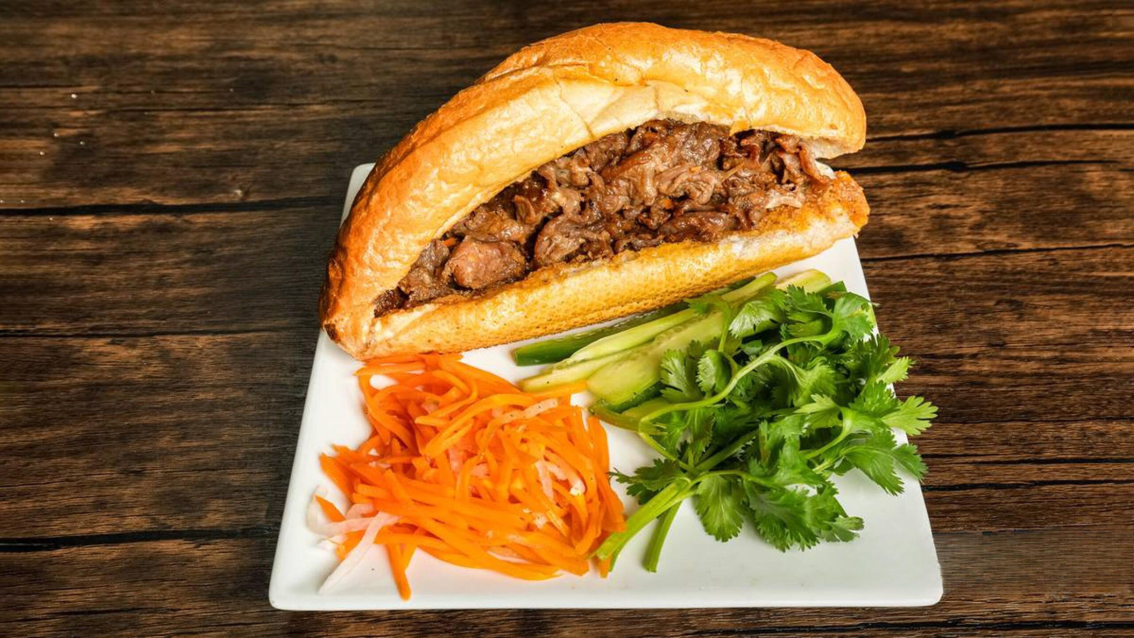 S5. Vietnamese Baguette Sandwich with Grilled Beef.