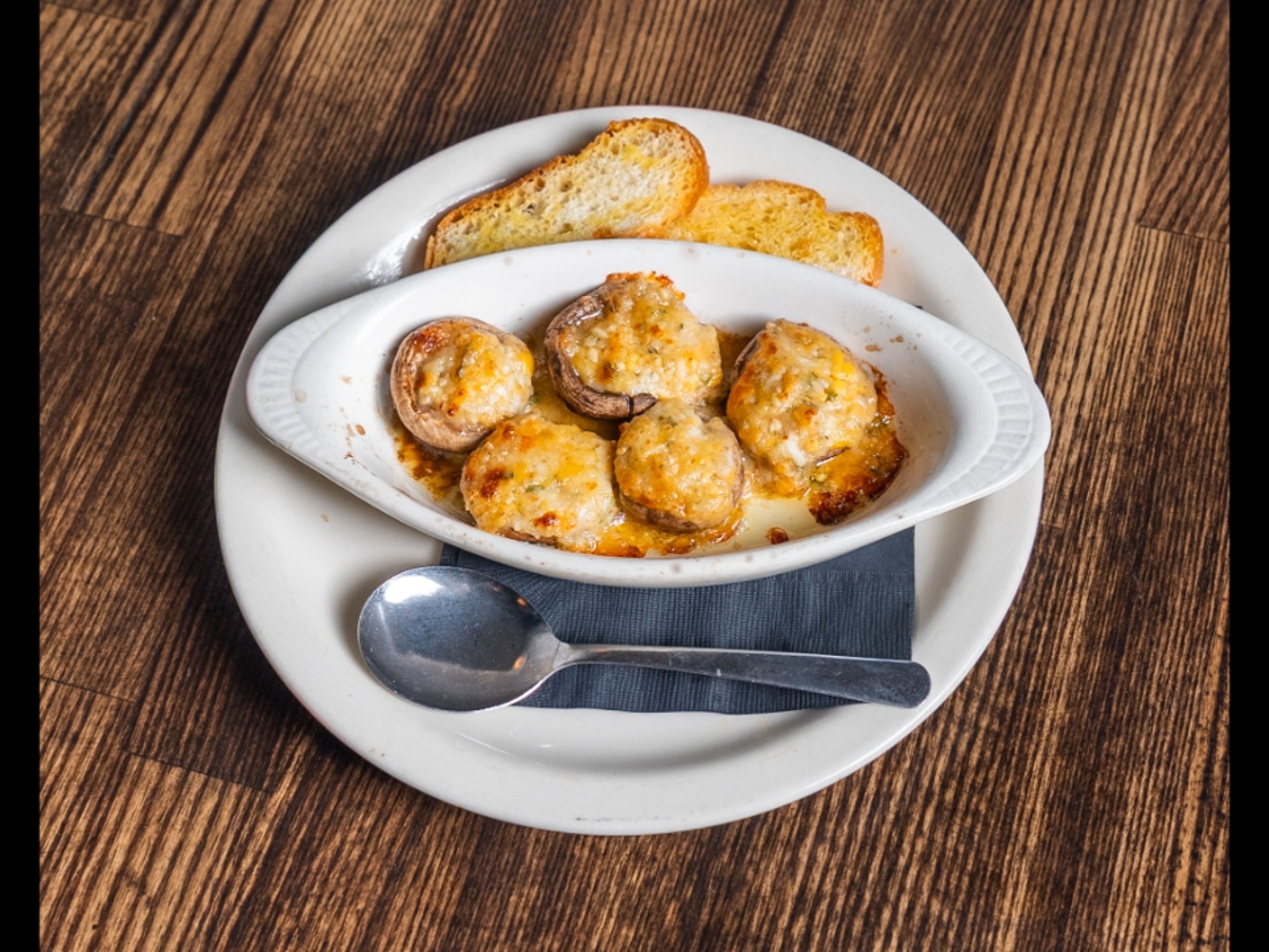 Grilled Chicken Delights: Steakhouse & American Cuisine