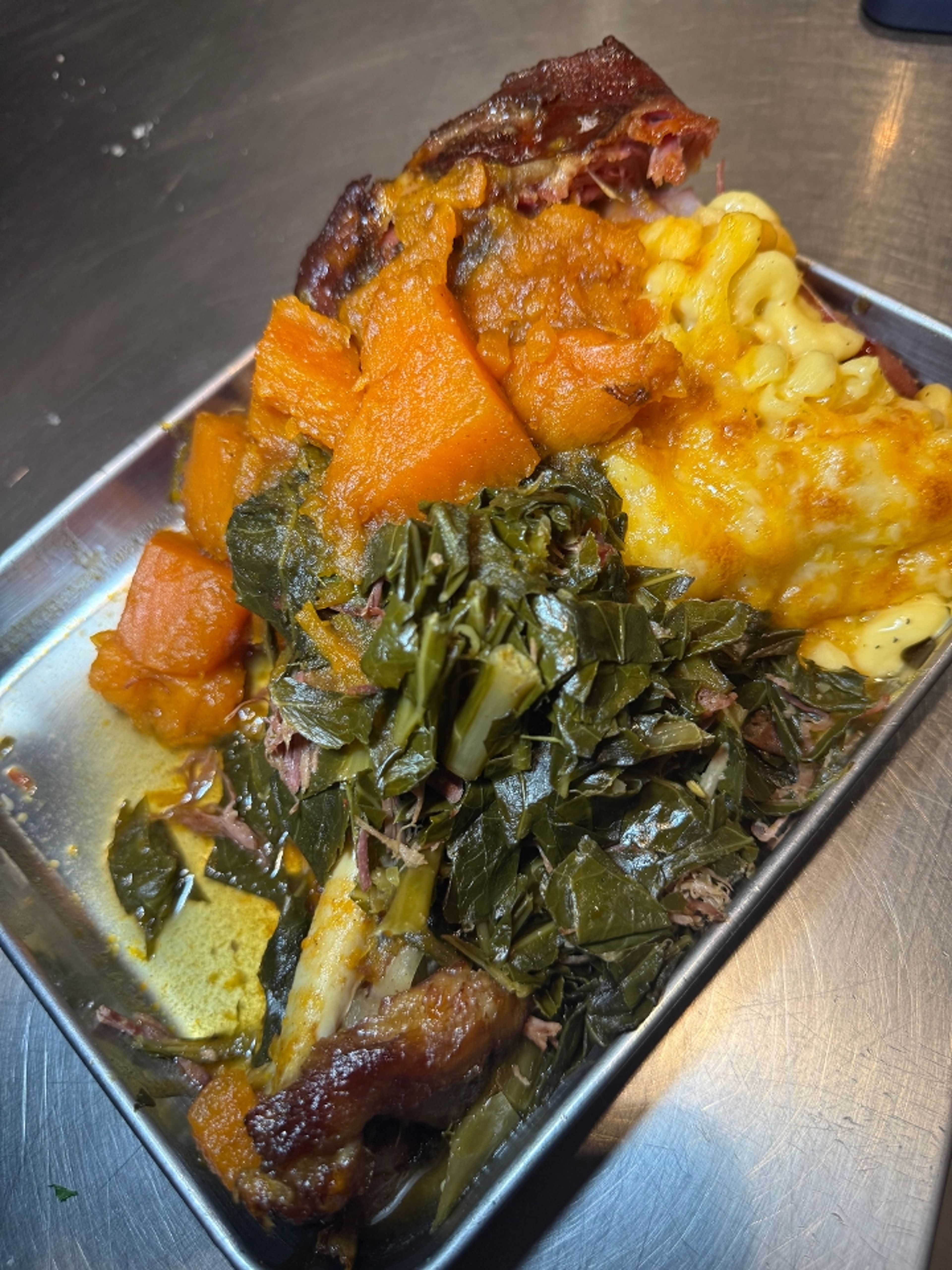 TURKEY LEG DINNER (FEEDS 1).