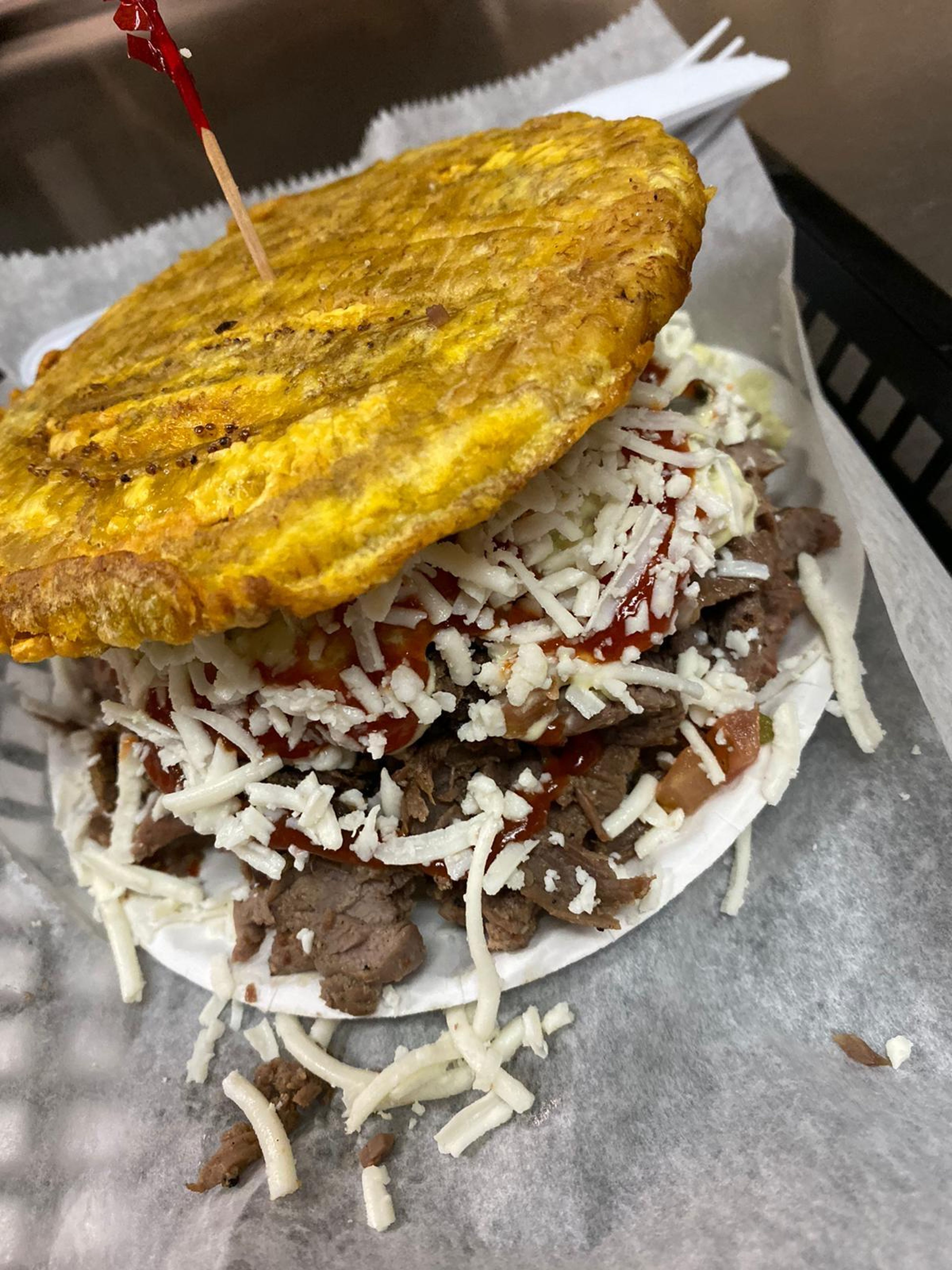 Patacon Mixto Dos Carnes.