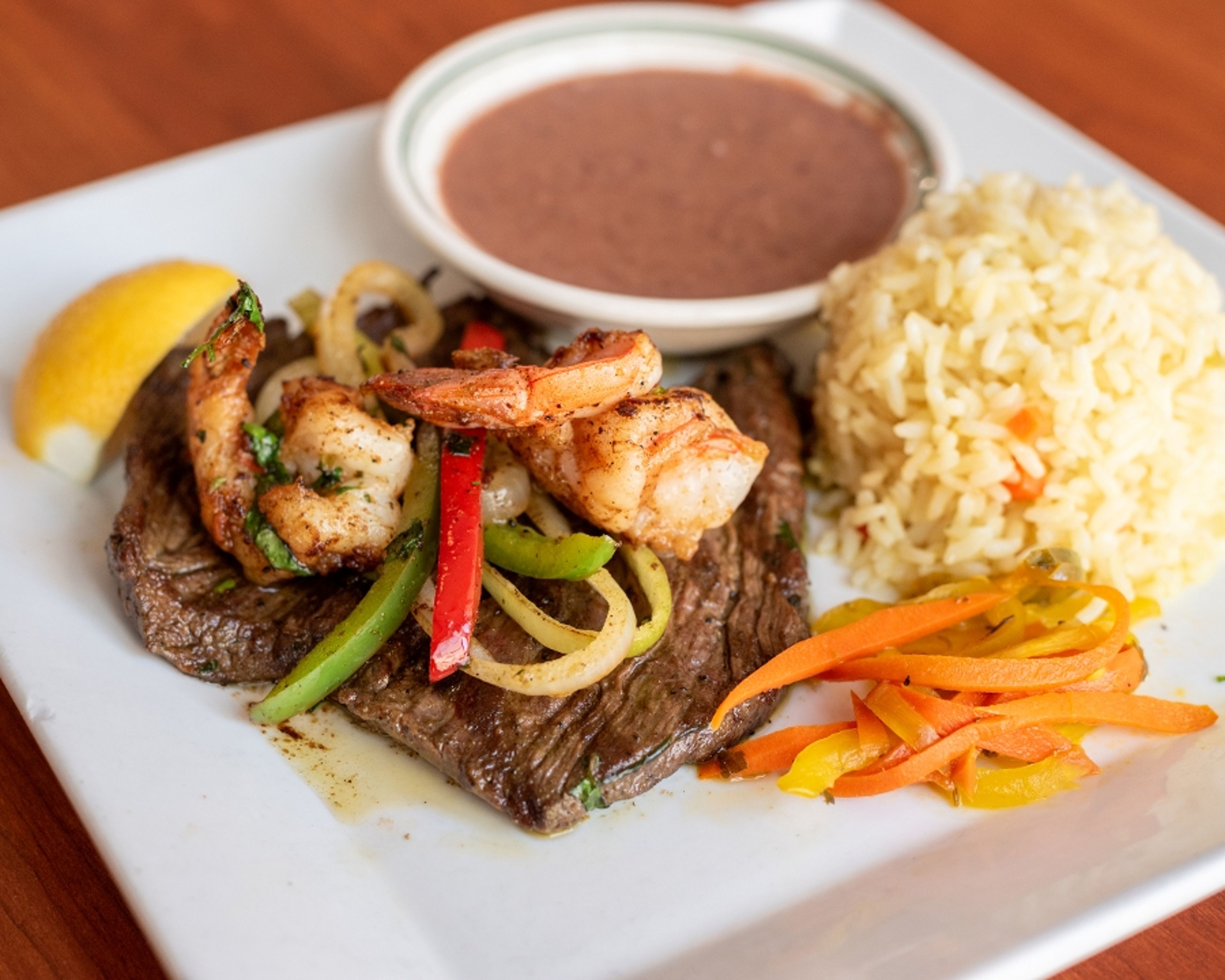 Bistec con Camarones.