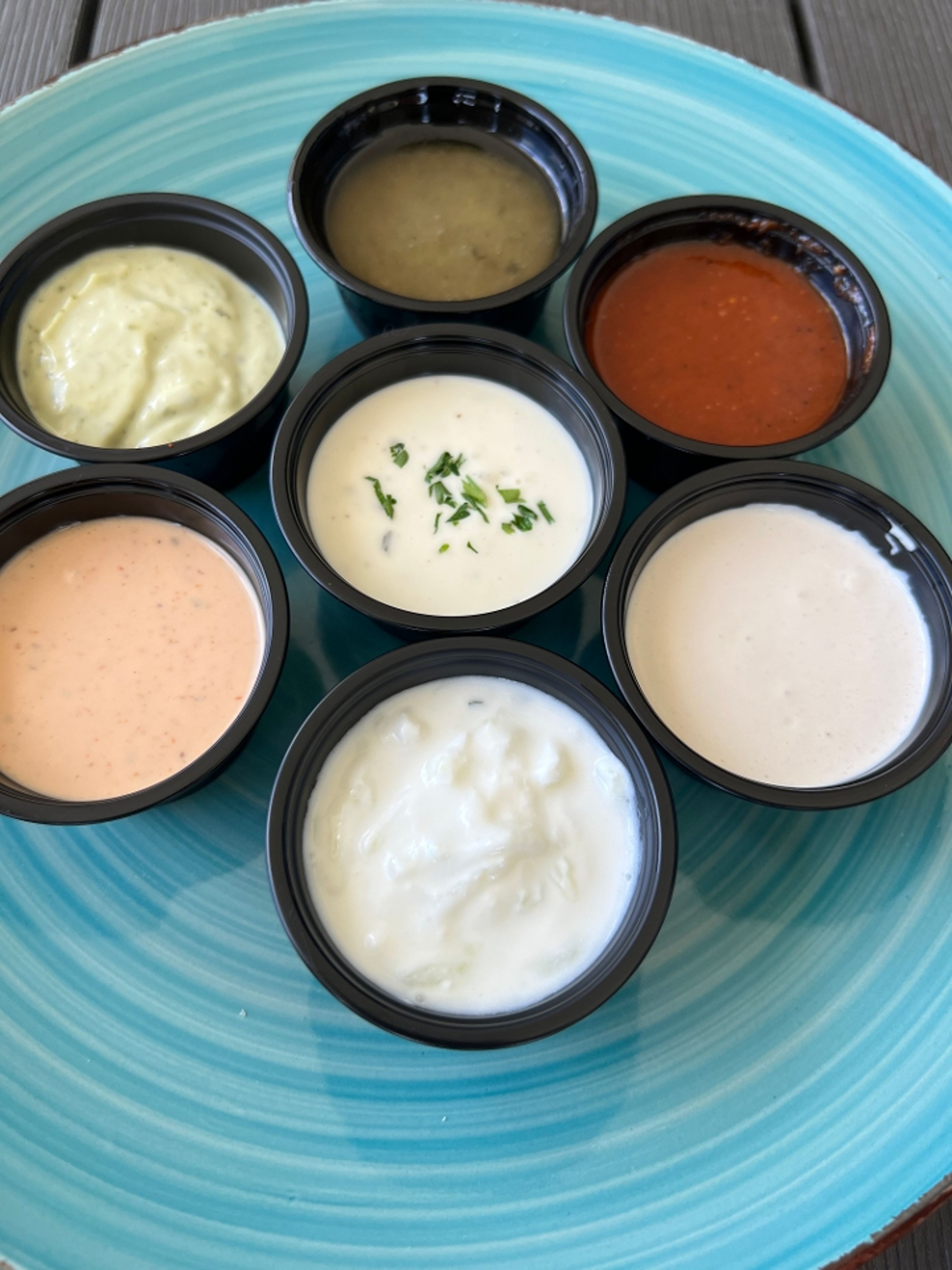 Tzatziki sauce (2oz).
