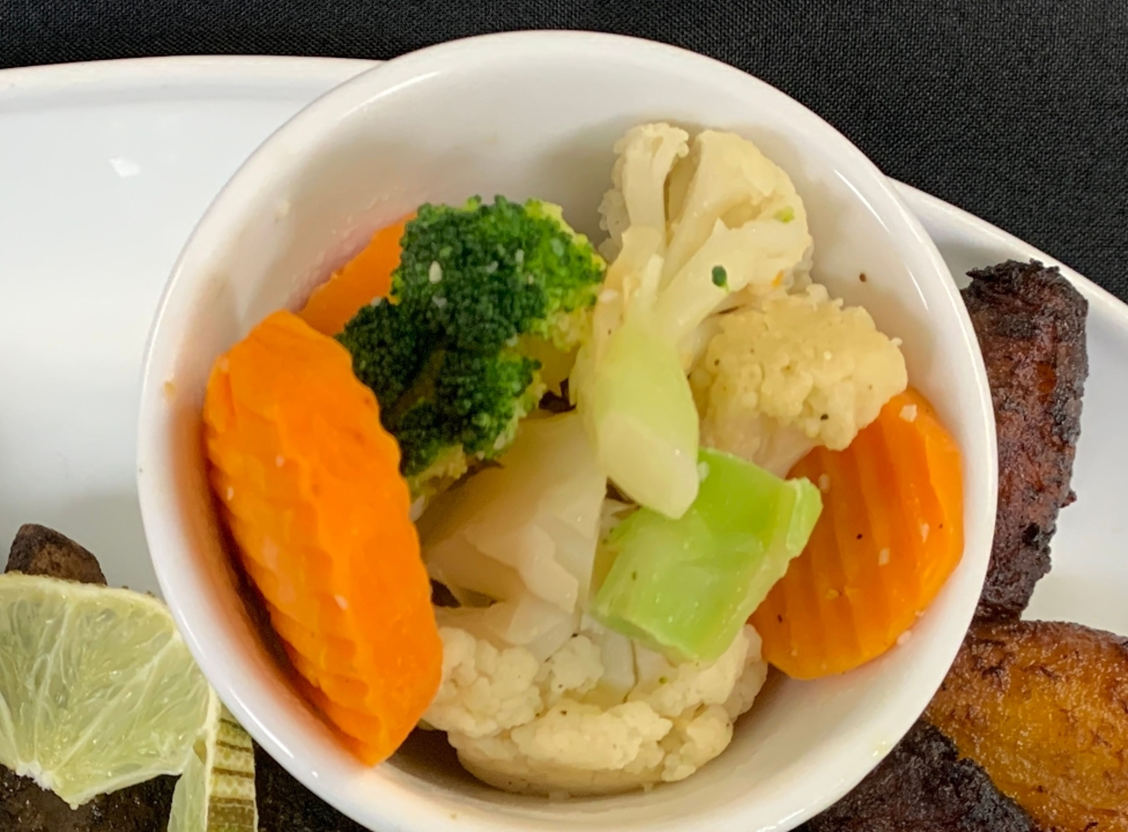 Veggies (broccoli, carrot, cauliflower).