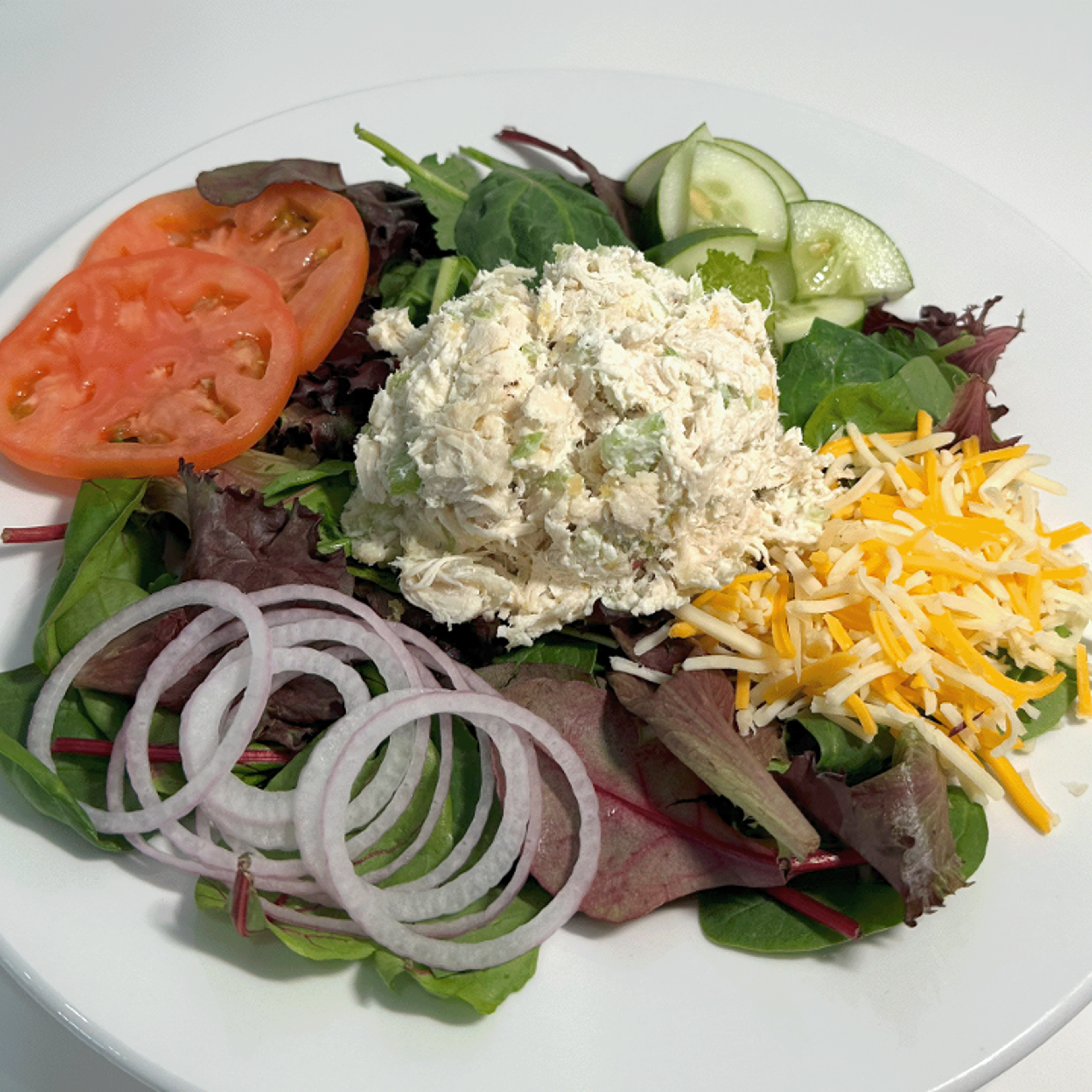 MIXED GREENS W/ CHICKEN SALAD.