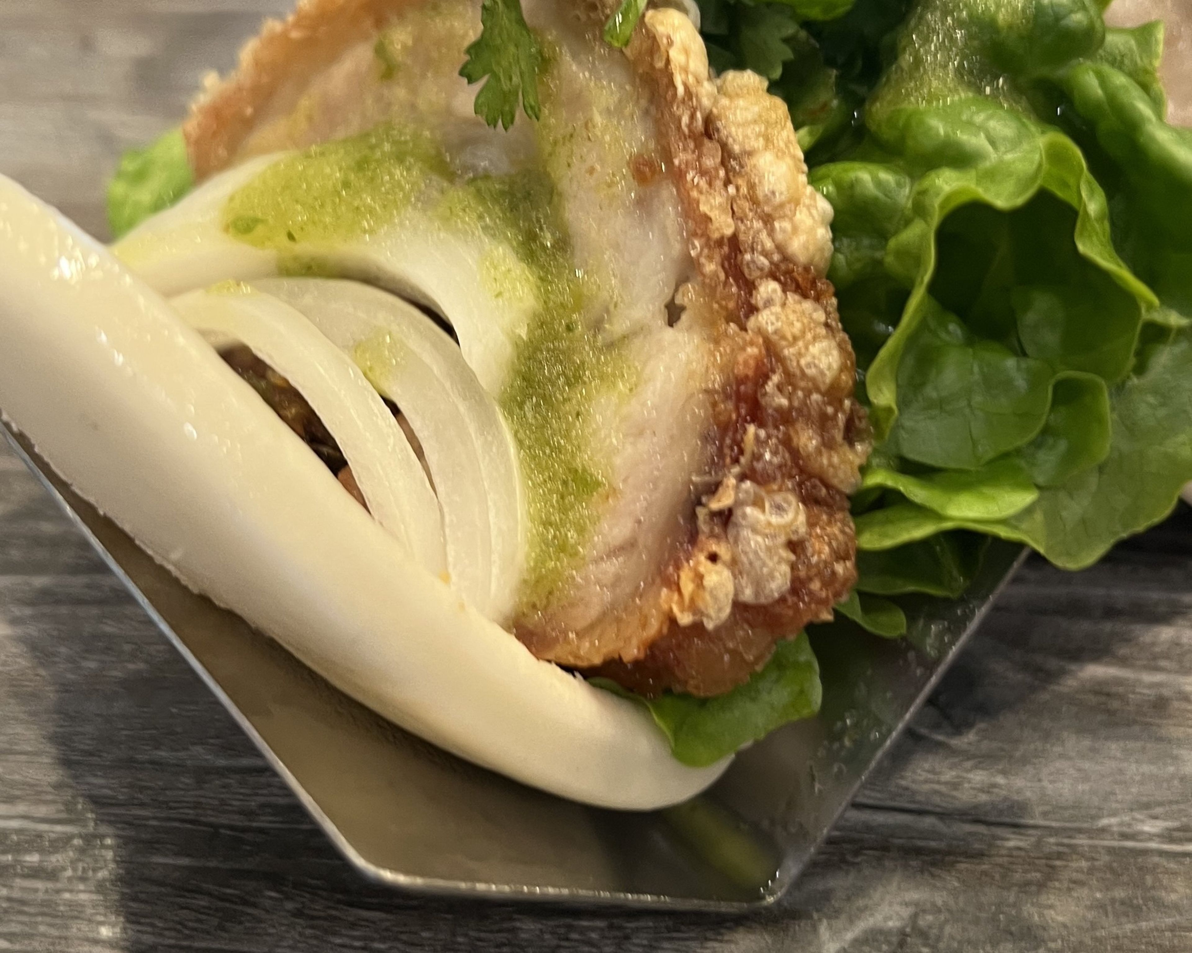 Crispy pork chashu bun 2 pc.