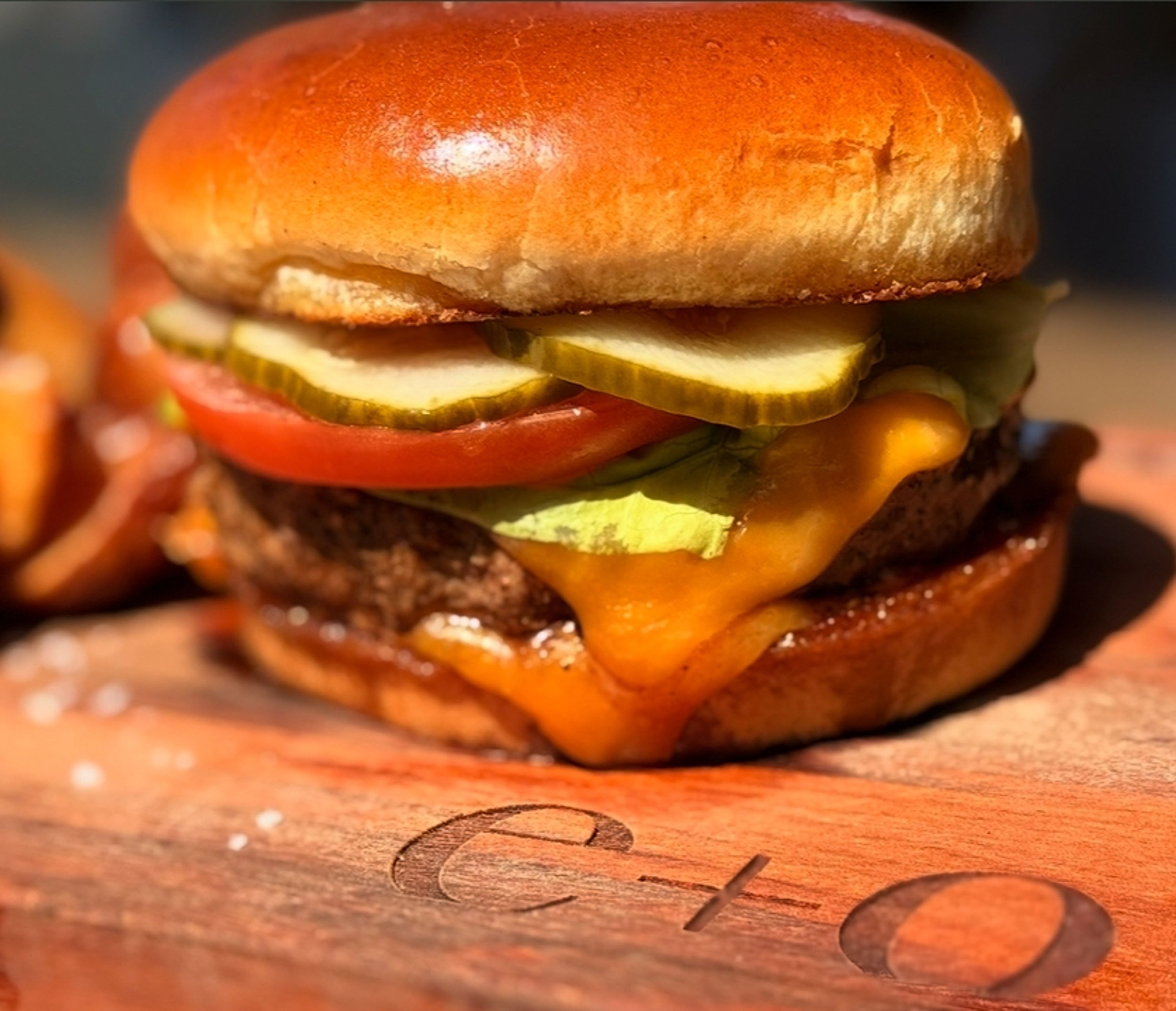 E+O Cheeseburger.