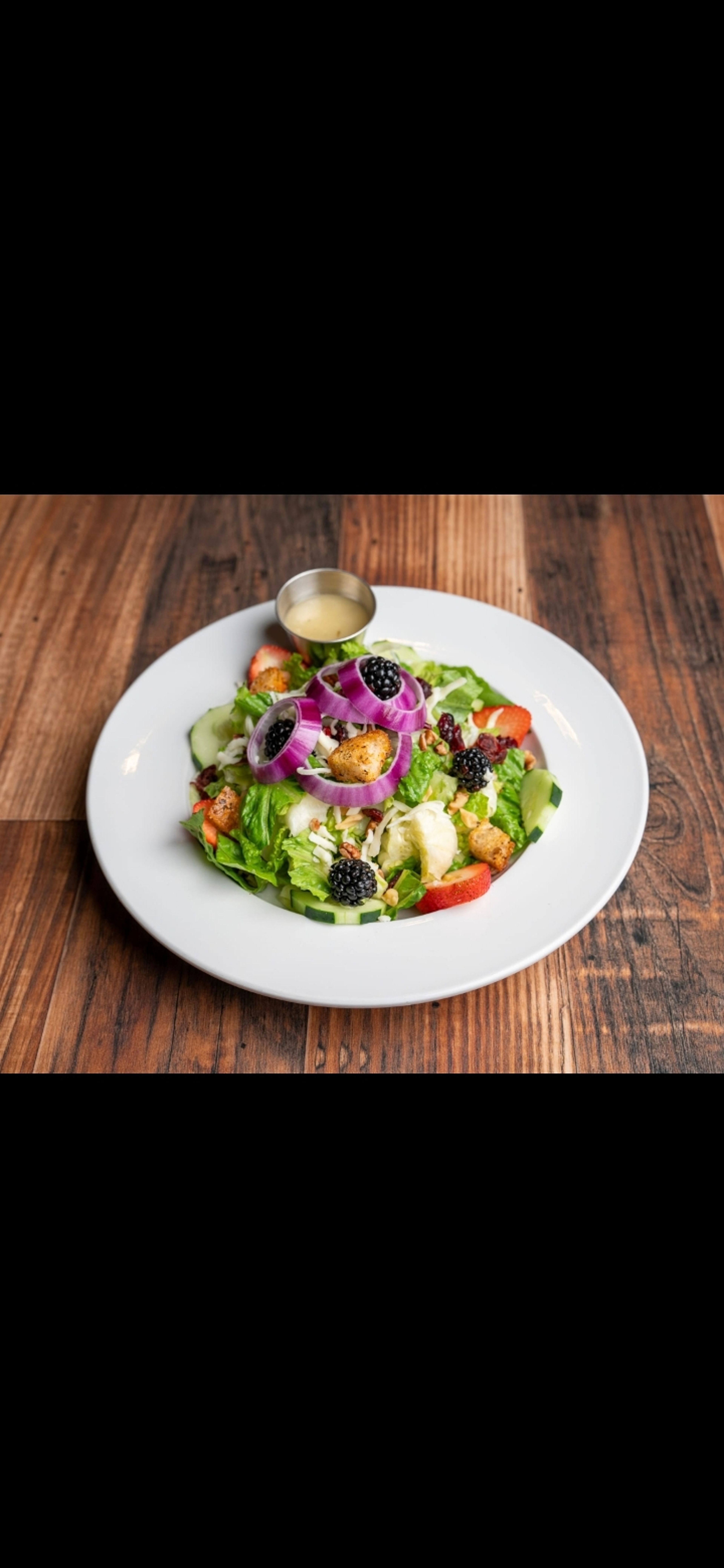 Fresh Salads: Crisp, Flavorful, Healthy Options