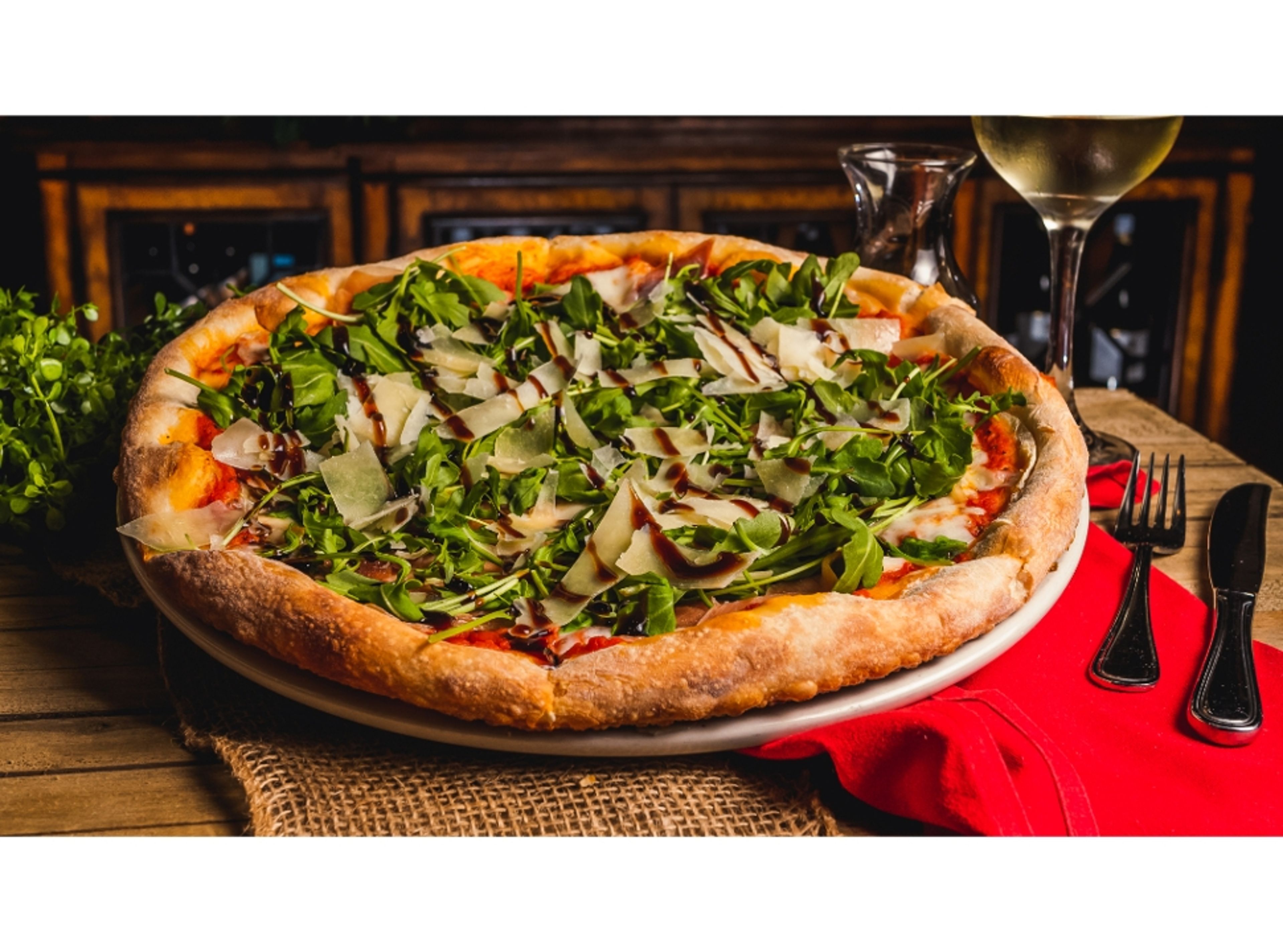 14" Arugula & Prosciutto Pizza.