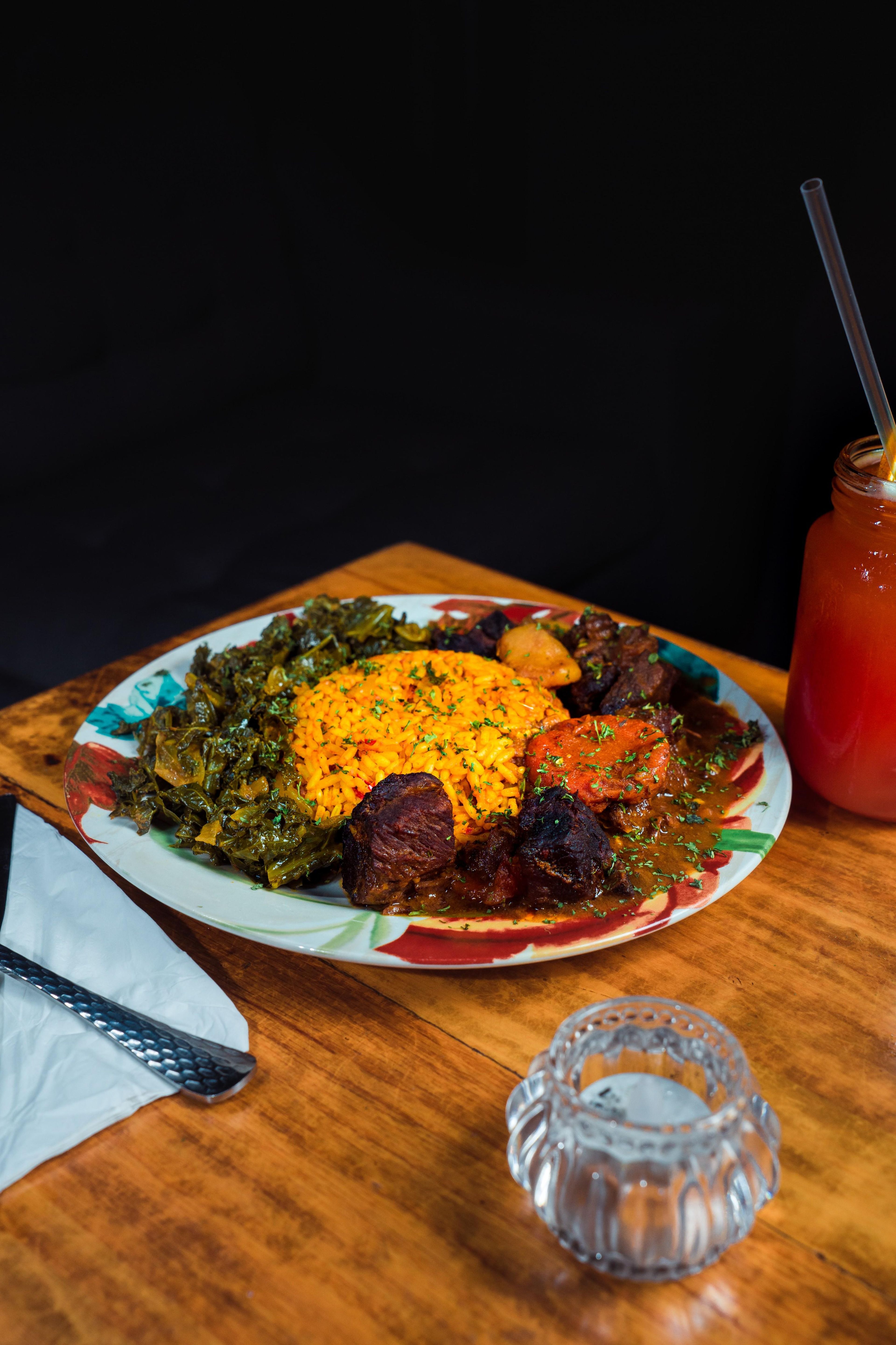 Mbuzi, mpunga & masamba (Goat stew, rice & kale).
