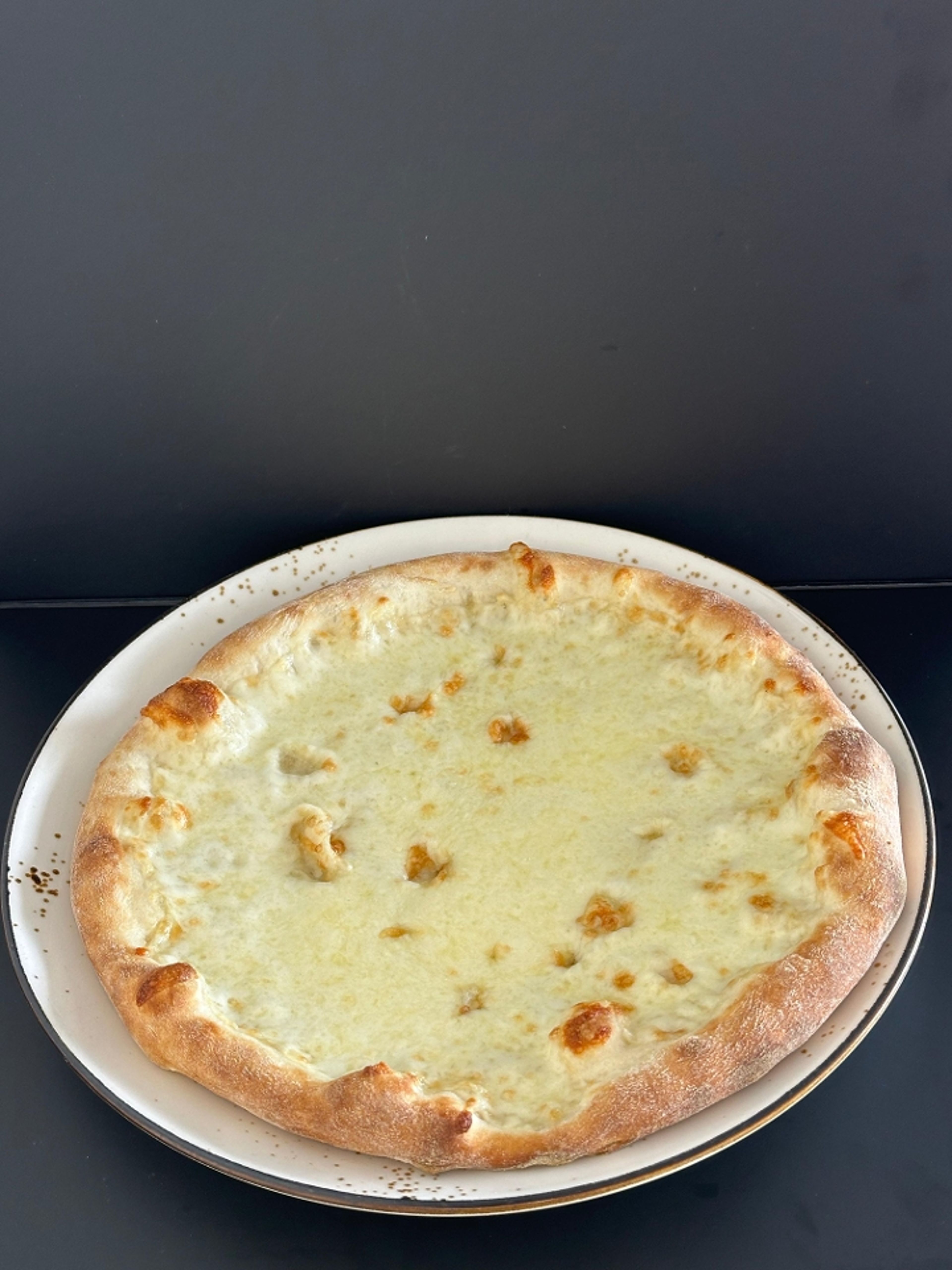 White Pizza 16".