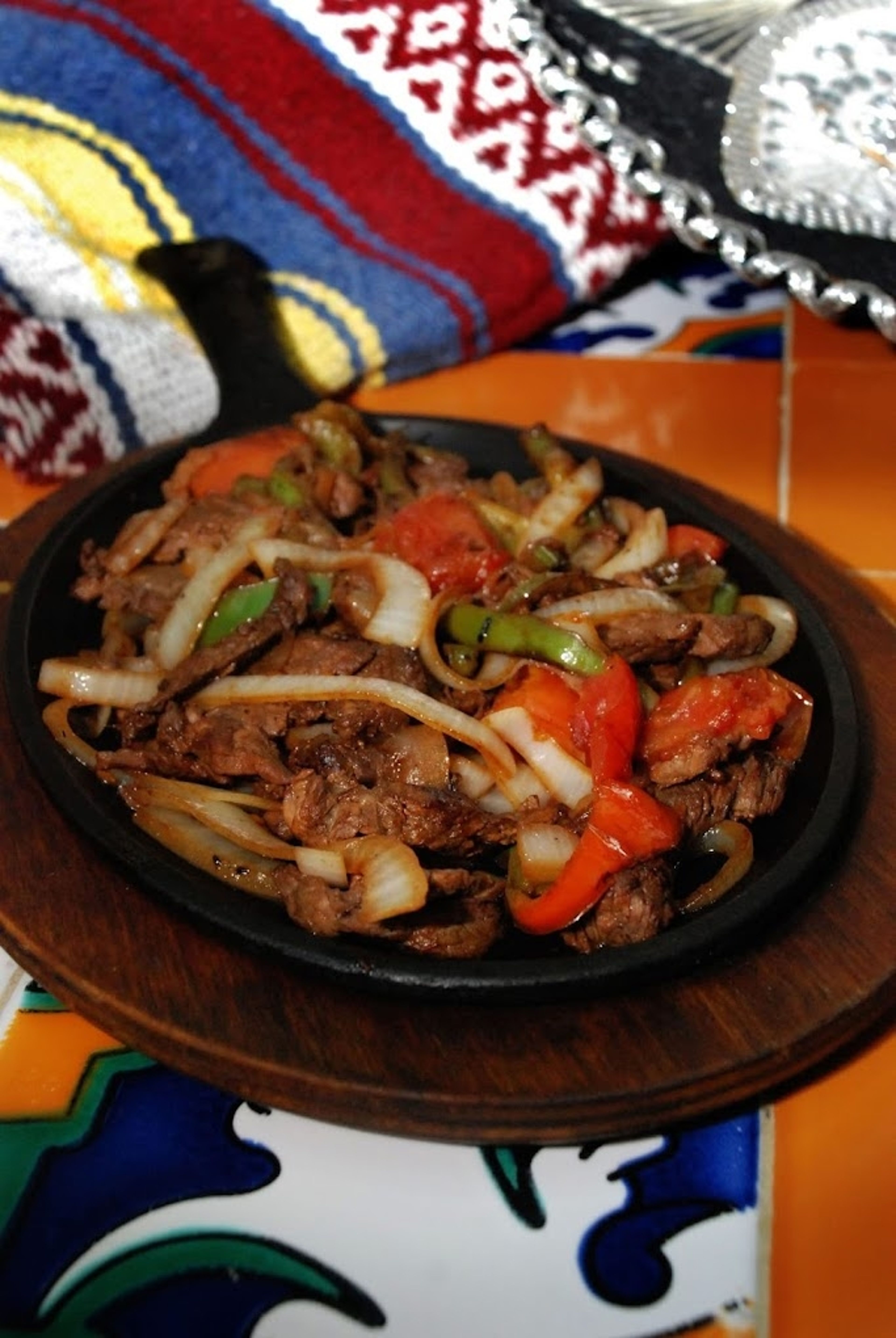 L-SIZZILING FAJITAS.