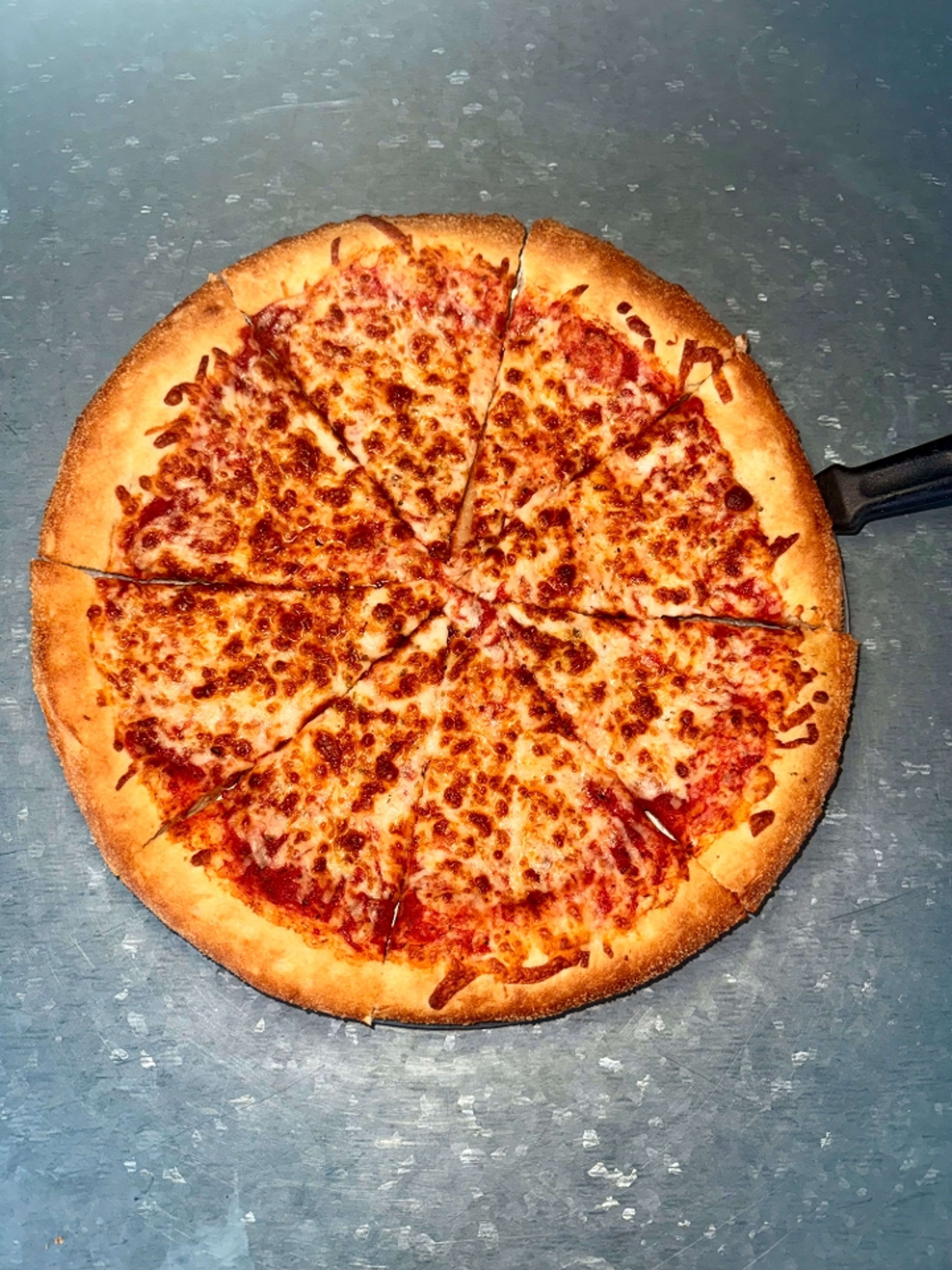 Delicious Cheese Pizza and More Italian Favorites