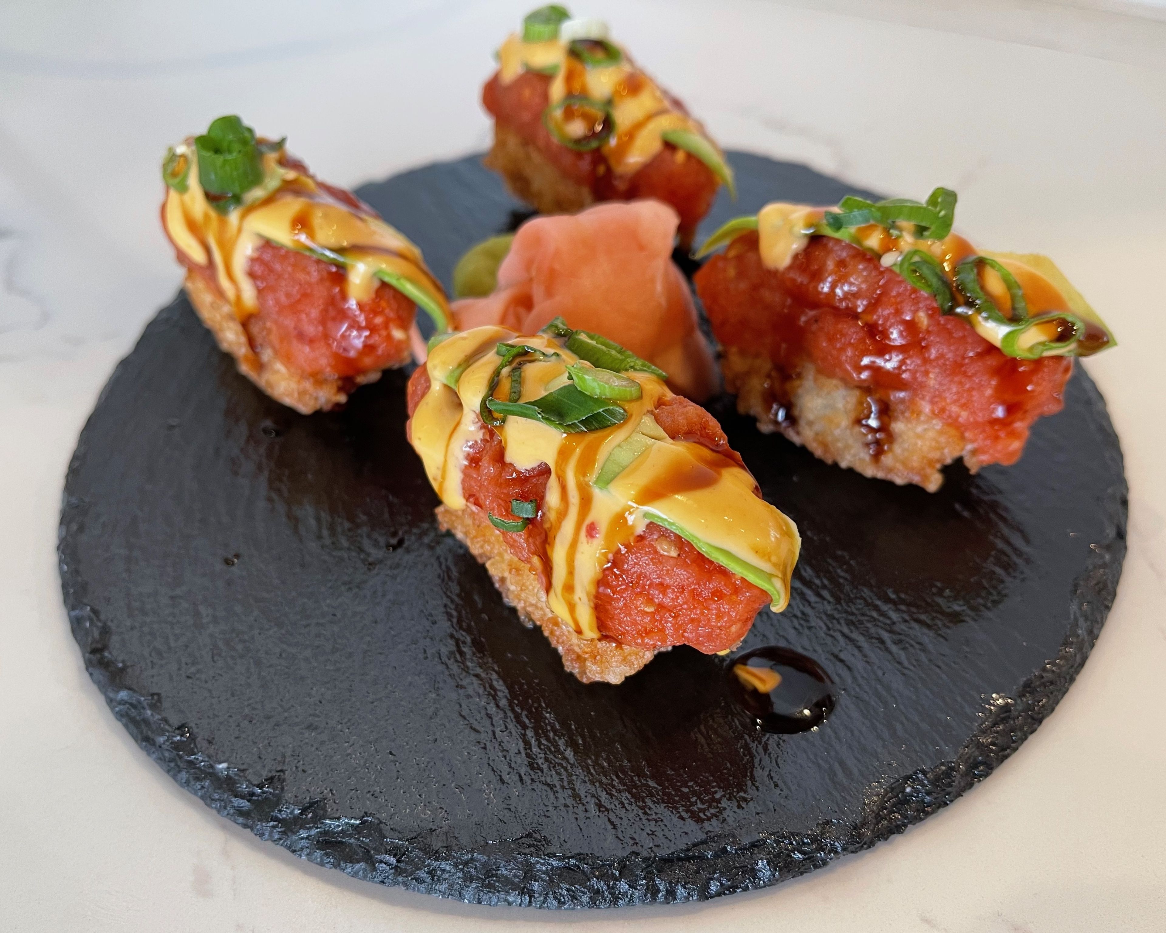 Crispy Rice Spicy Tuna Avocado (4 pcs).