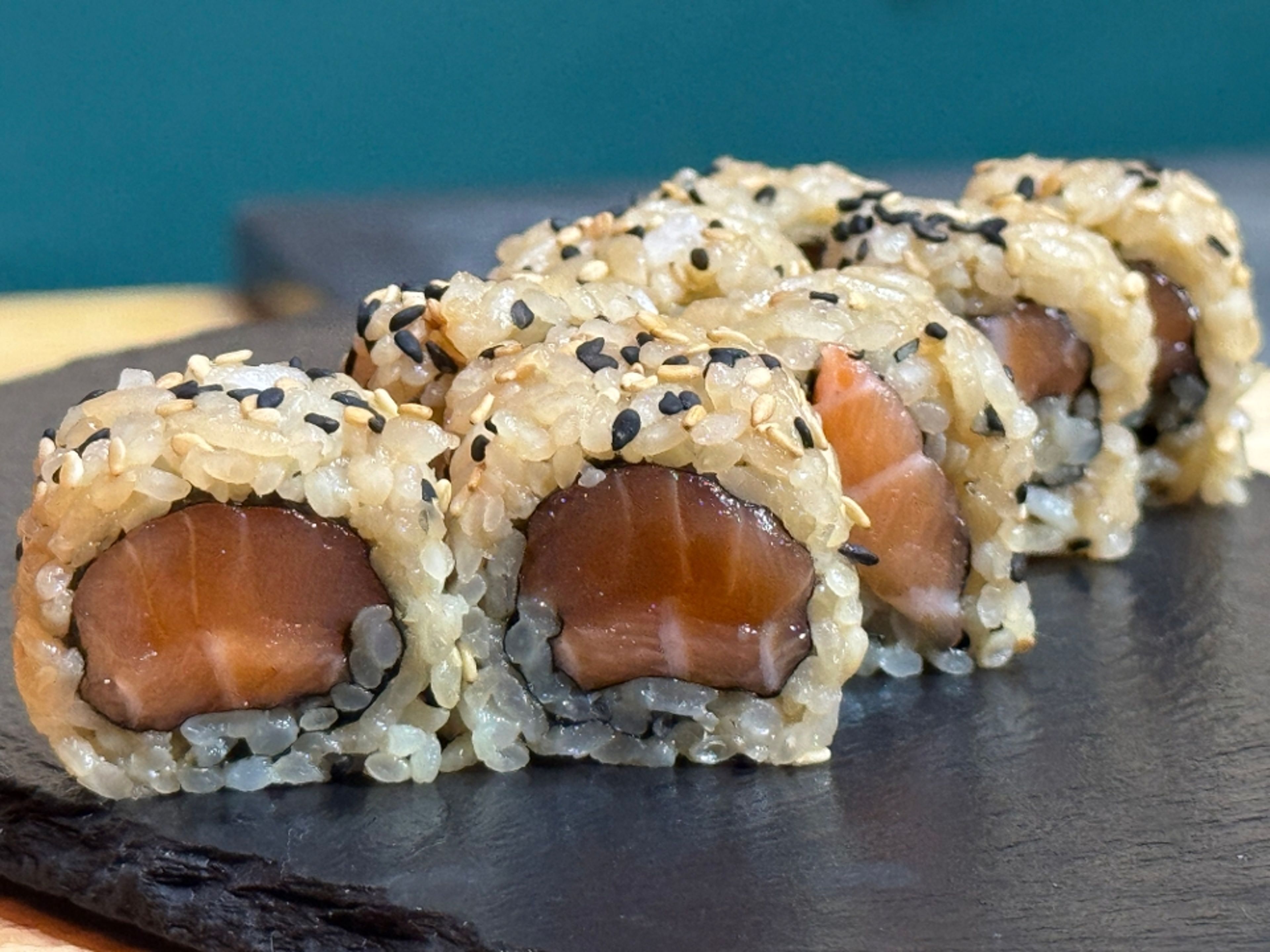 T - Uramaki King Salmon.