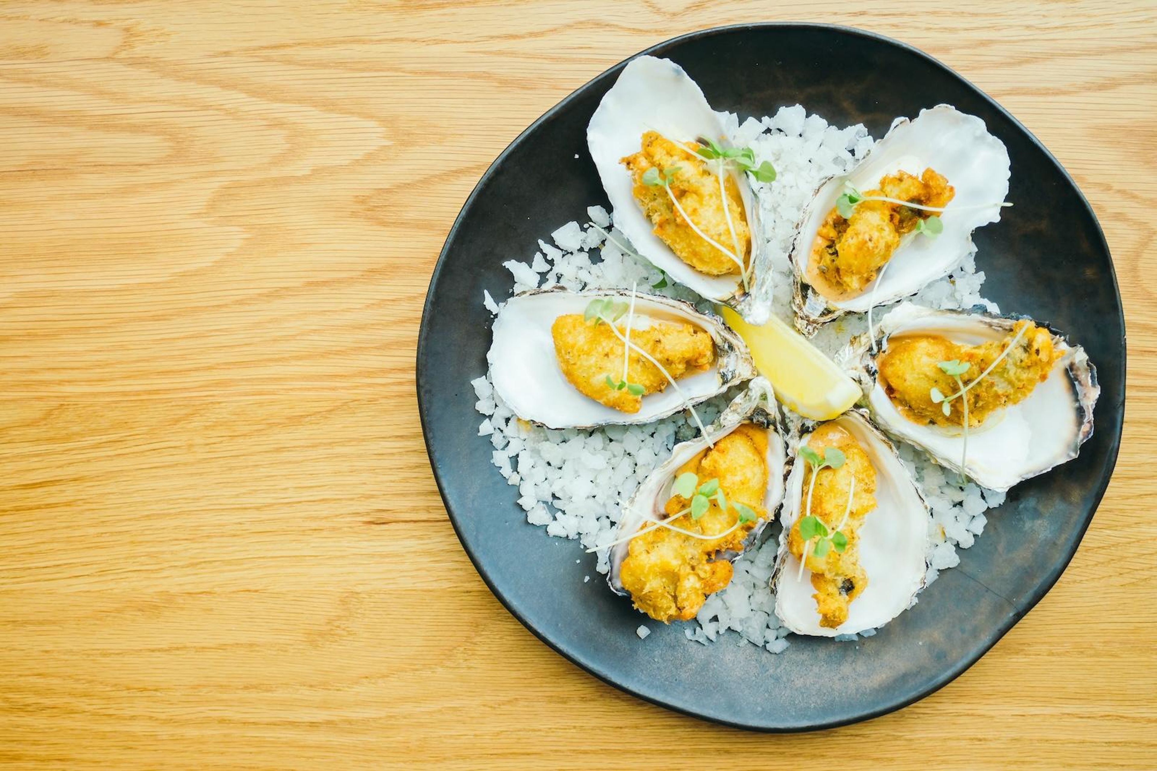 Fresh Oyster Delights: Seafood Favorites