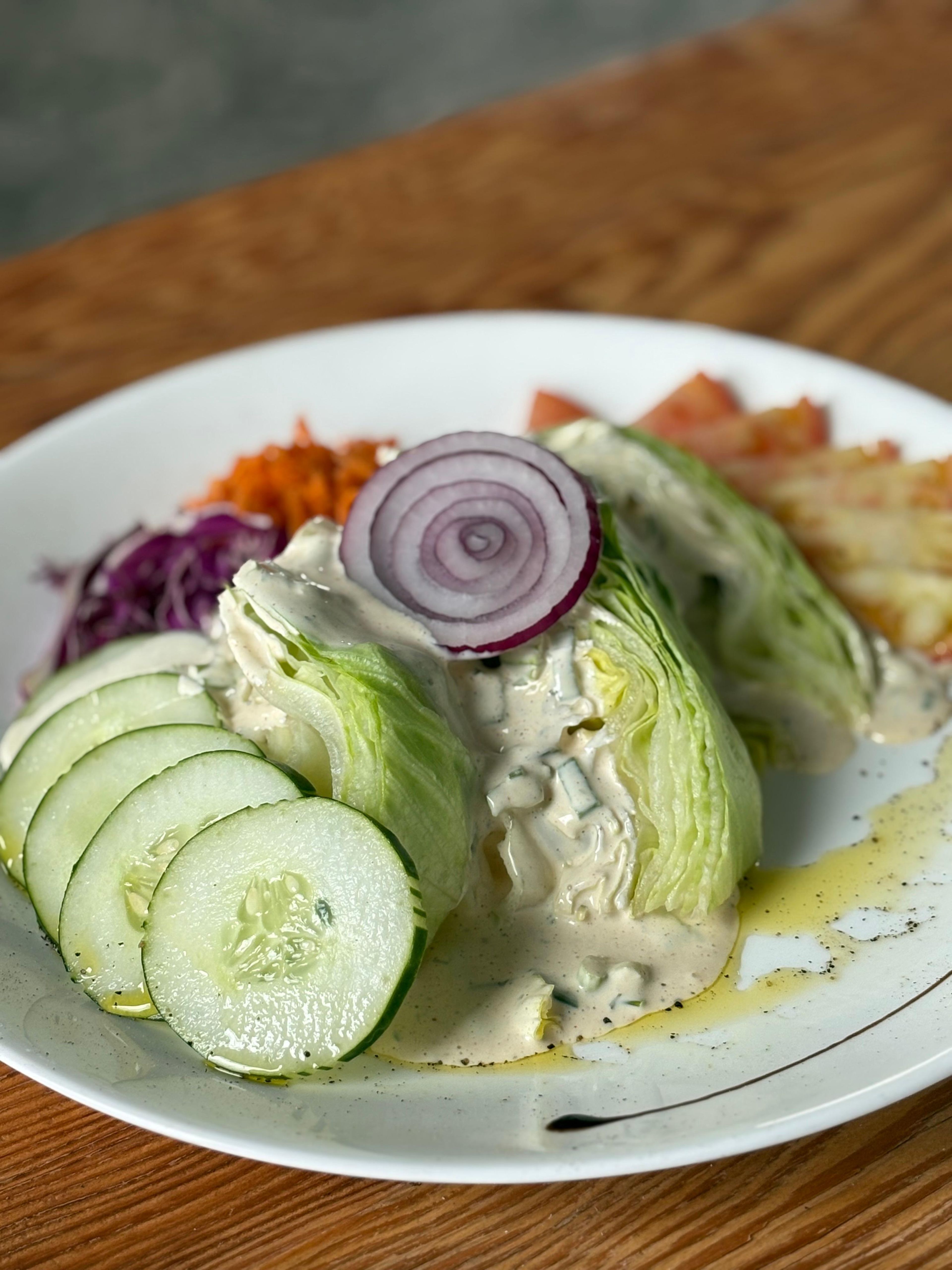 Fresh Wedge Salad: A Crisp Classic