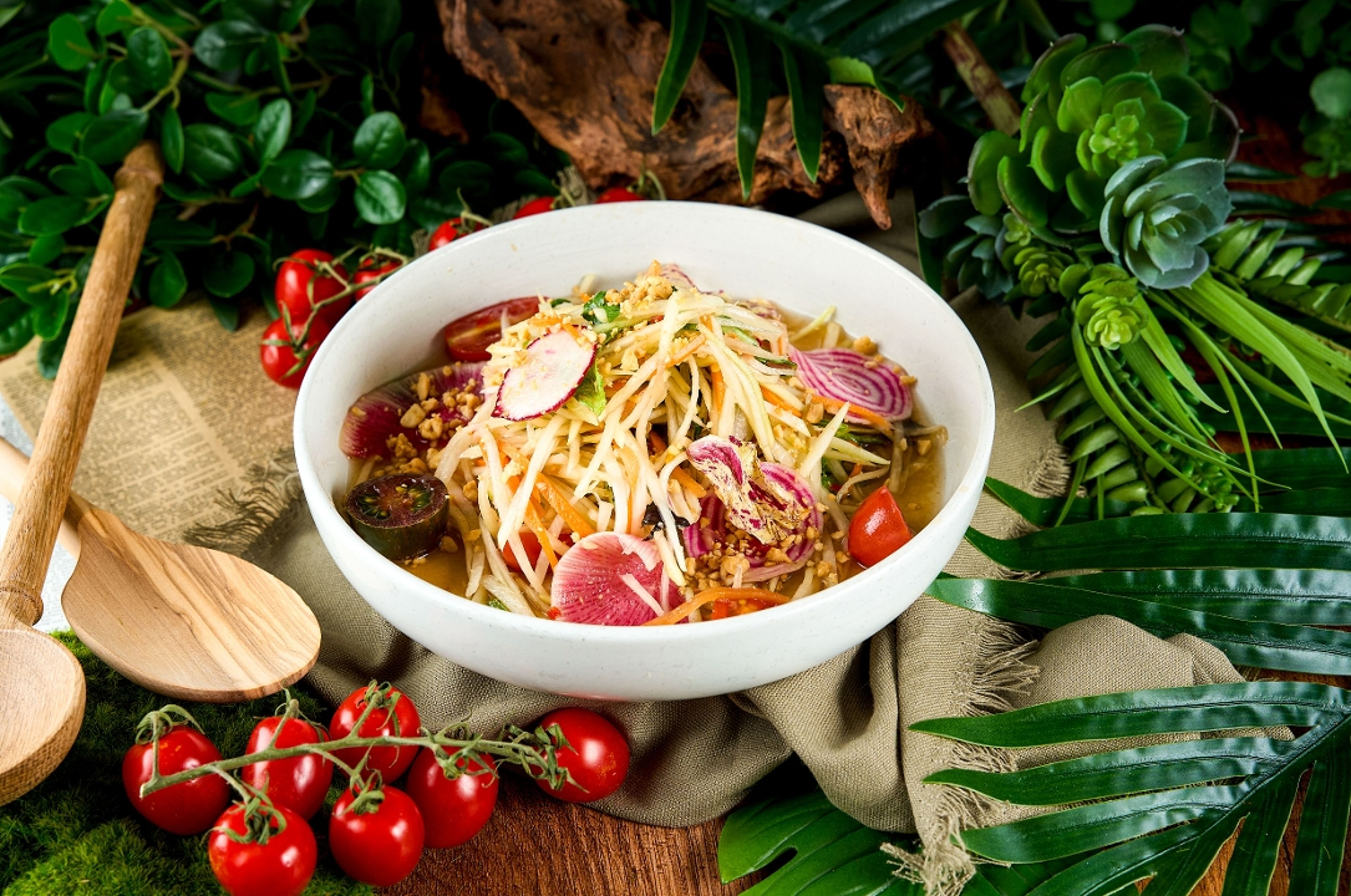 Green Papaya Salad (GF)(N) M 10 Serving.